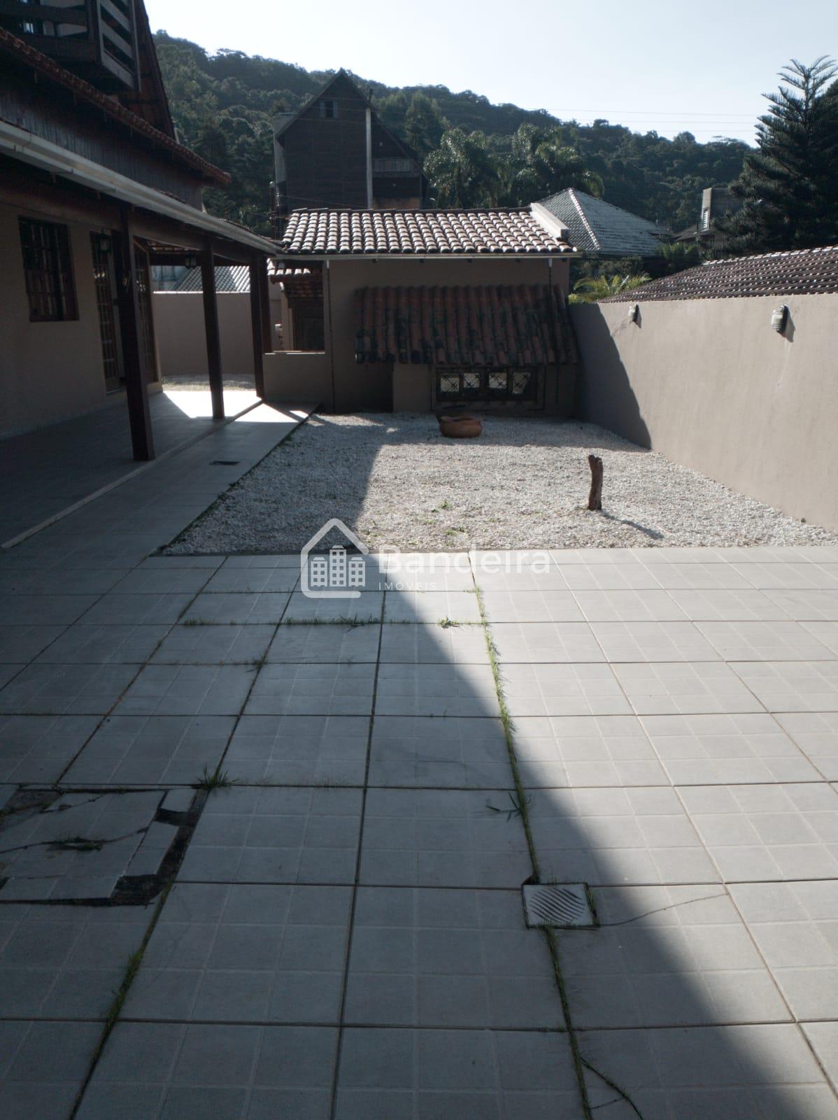 Casa à venda, Cabeçudas, Estilo colonial      na cidade de Itajaí