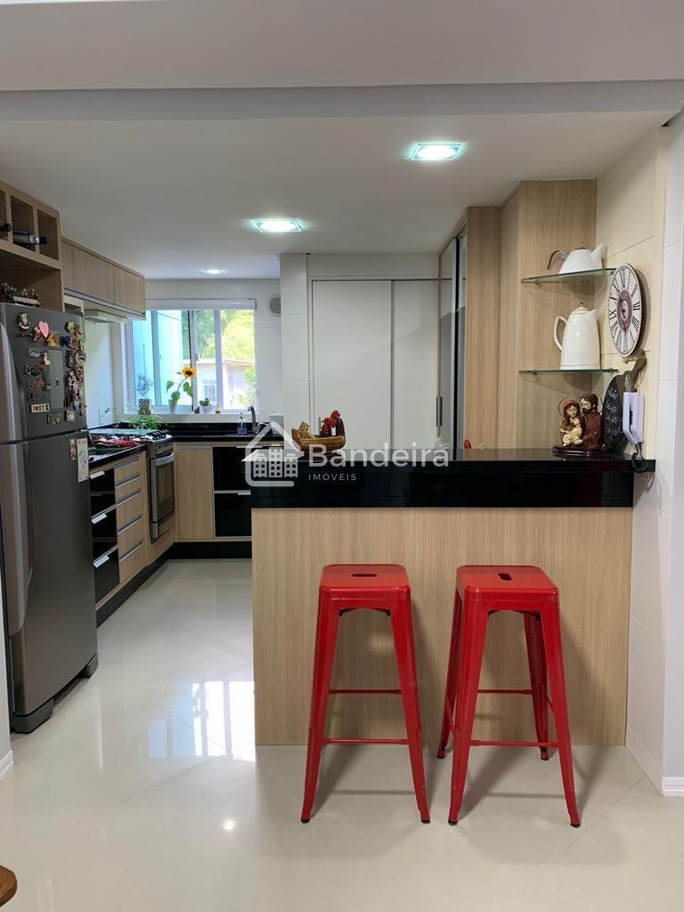 Apartamento mobiliado no bairro nobre e muito residencial de I...