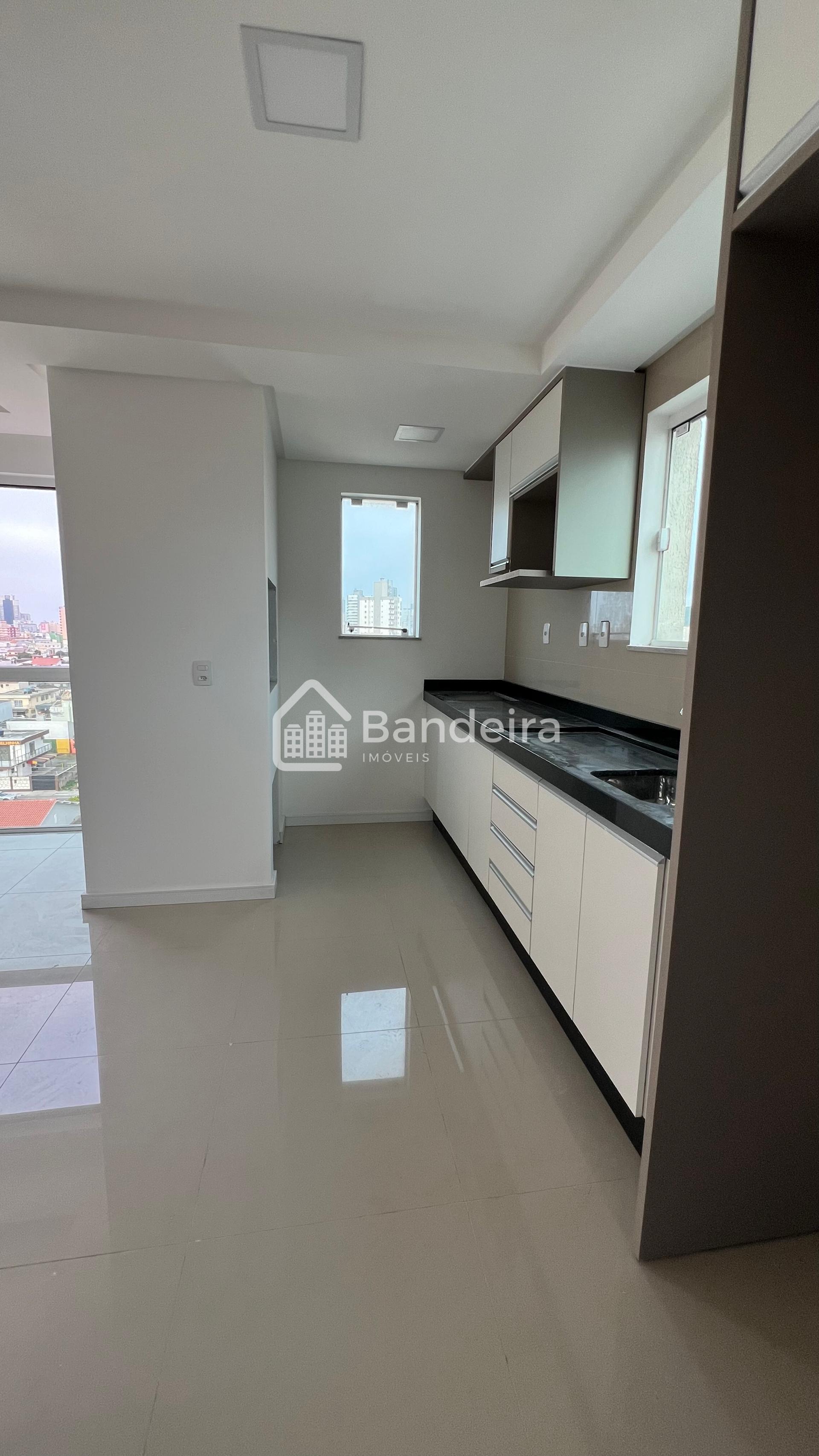 Apartamento à venda, Vila Operaria, ITAJAI - SC com suíte e co...