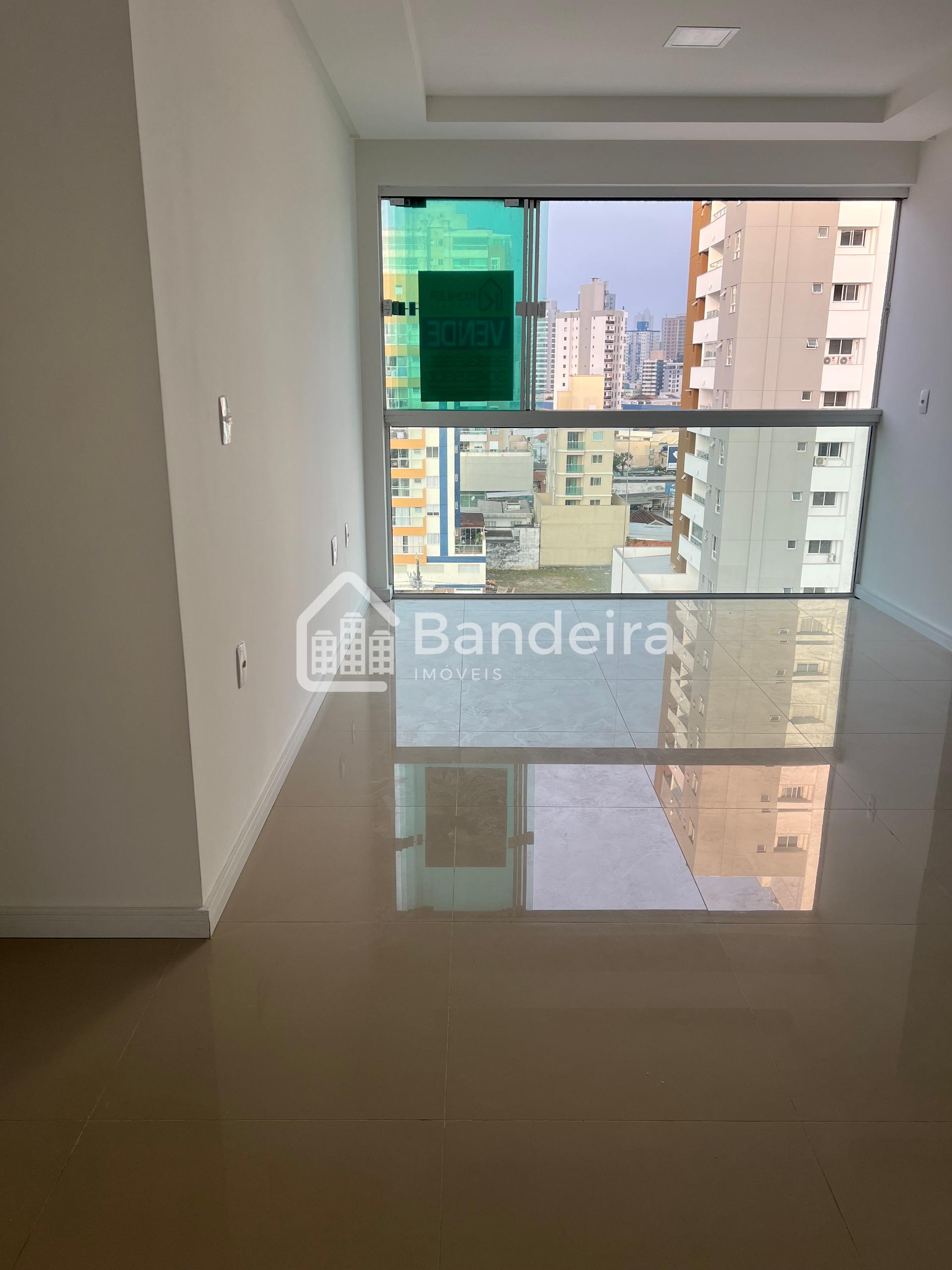 Apartamento à venda, Vila Operaria, ITAJAI - SC com suíte e co...