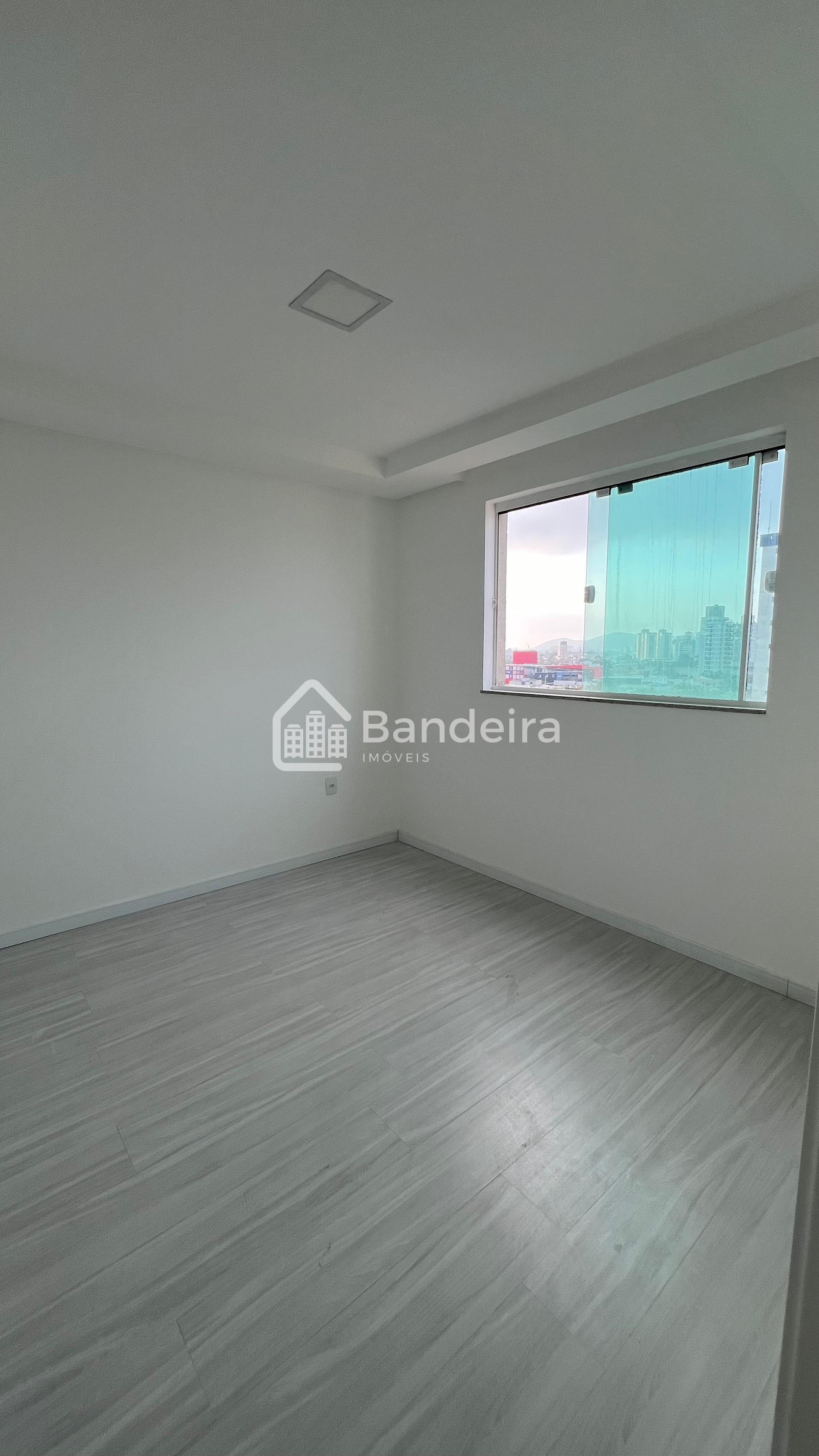 Apartamento à venda, Vila Operaria, ITAJAI - SC com suíte e co...