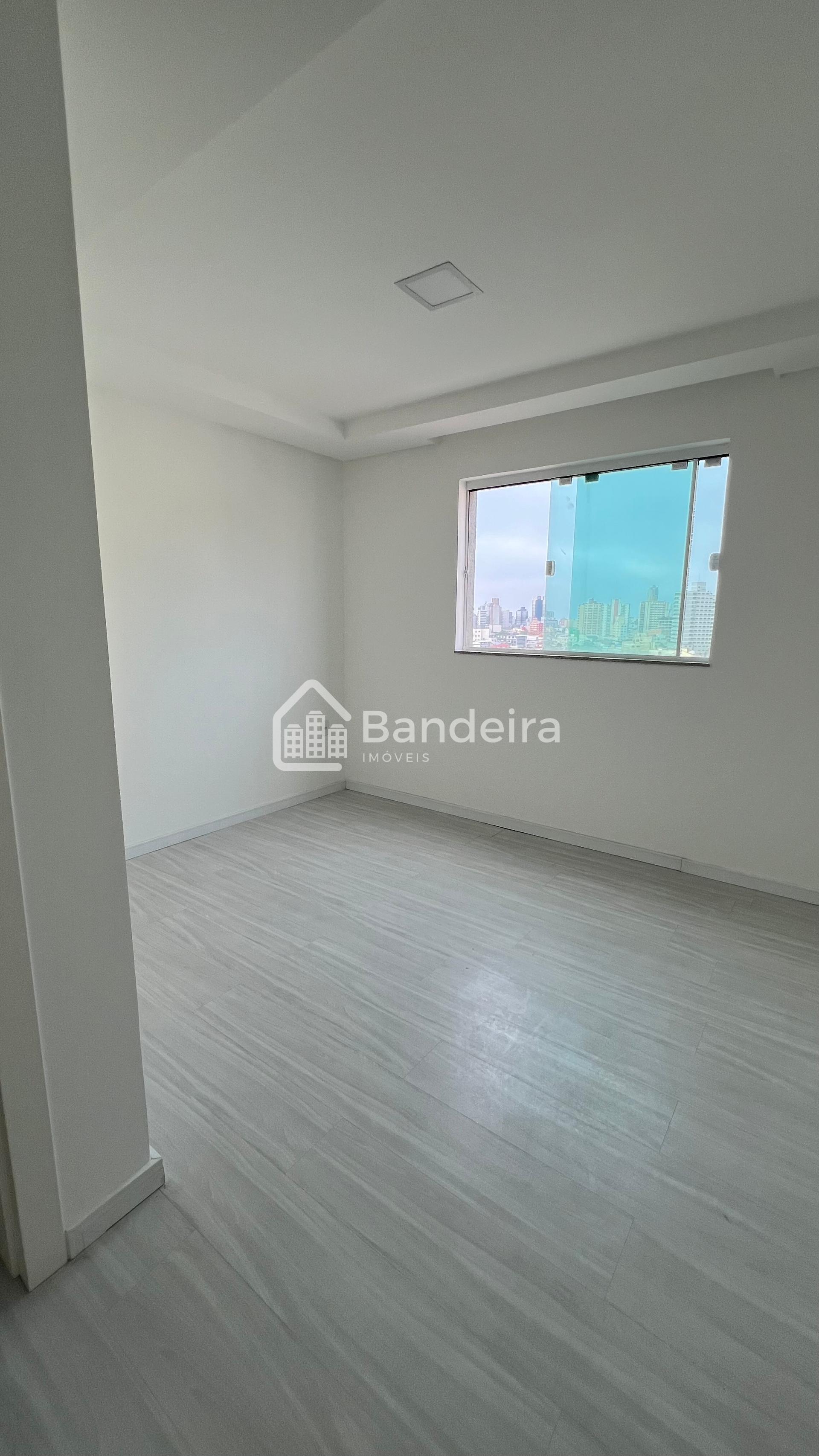 Apartamento à venda, Vila Operaria, ITAJAI - SC com suíte e co...