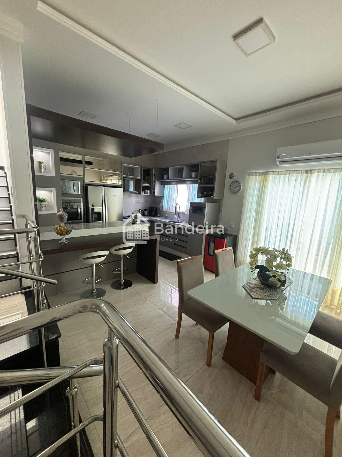 Sobrado à venda, Dom Bosco, ITAJAI - SC mobiliado com 3 dormit...