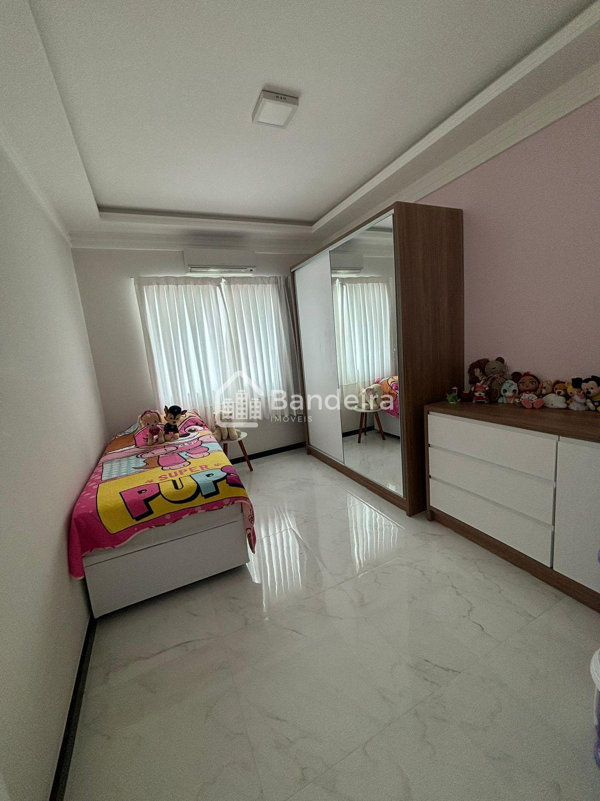 Sobrado à venda, Dom Bosco, ITAJAI - SC mobiliado com 3 dormit...