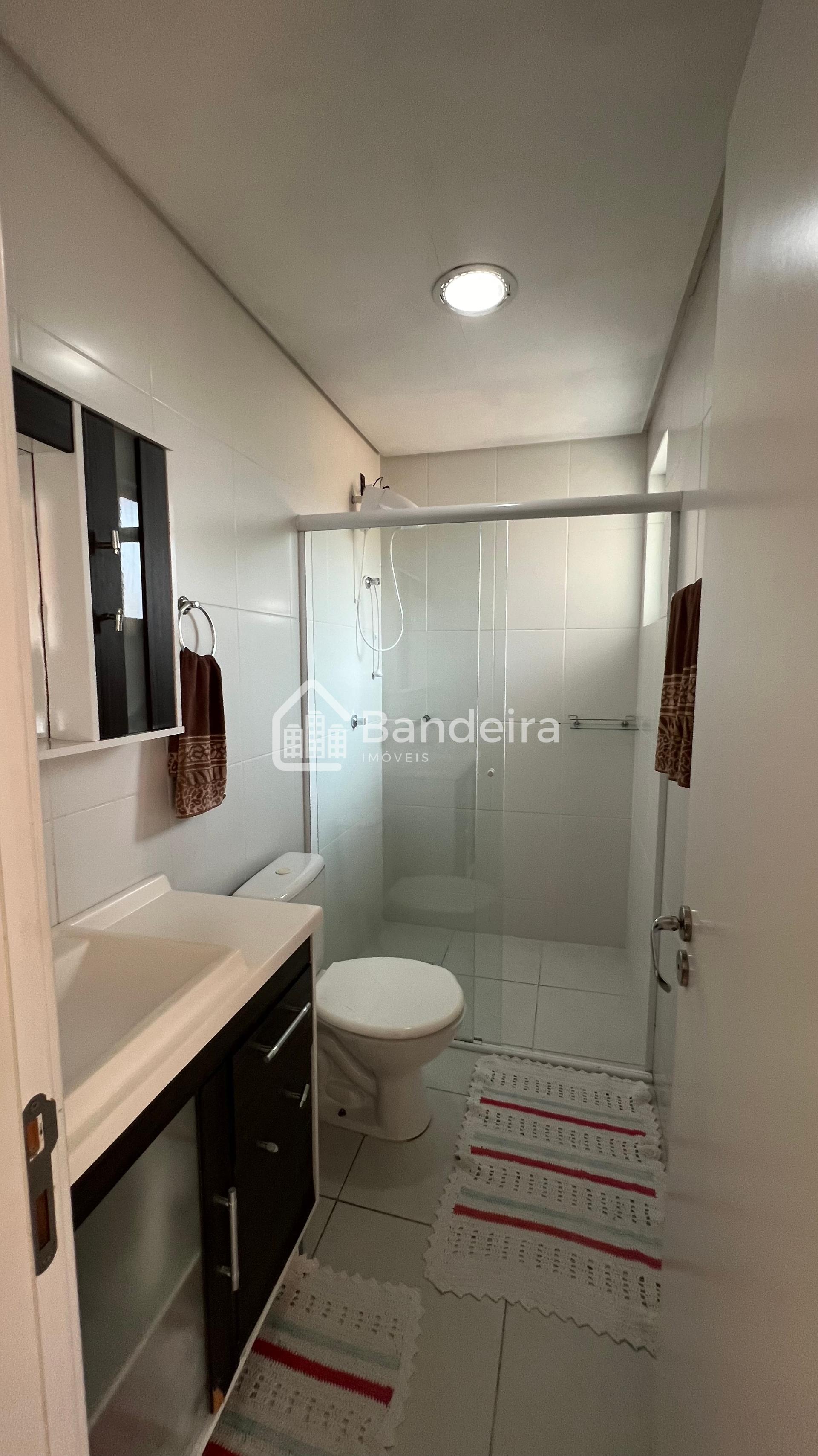Apartamento amplo  mobiliado, com suíte, no bairro Cordeiros, ...