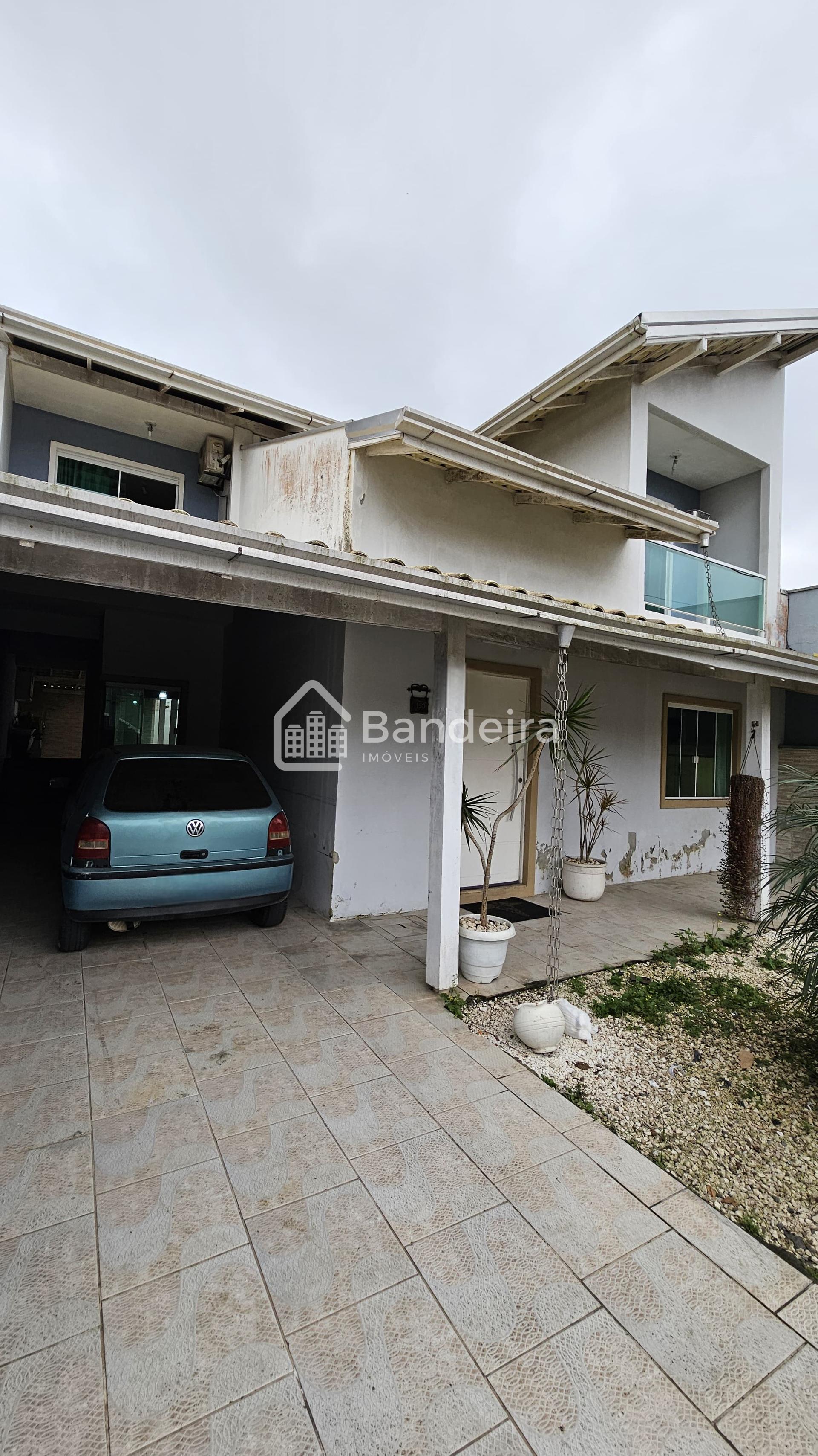 Sobrado à venda na cidade nova ITAJAI - SC com 2 quartos e uma...