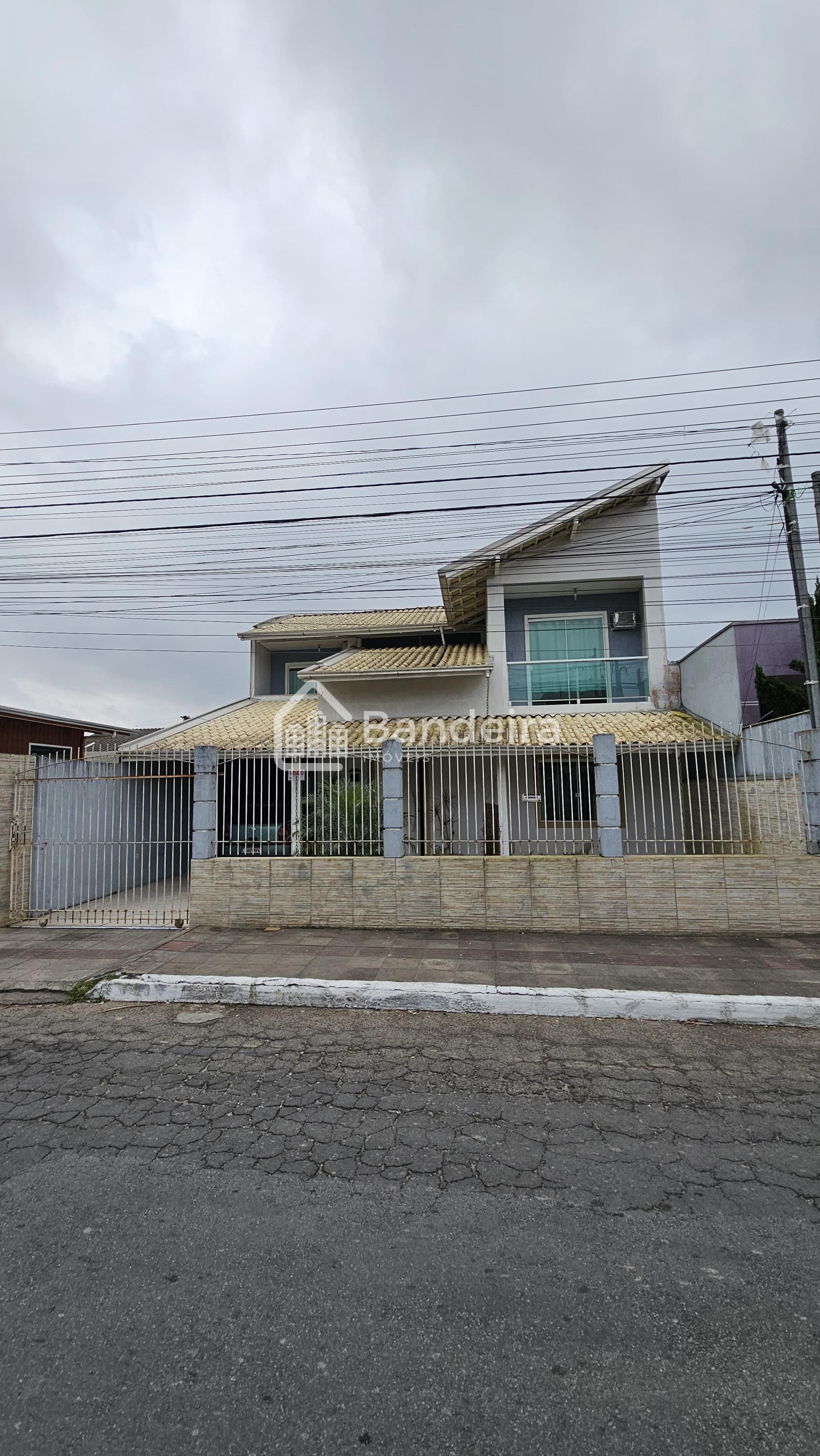 Sobrado à venda na cidade nova ITAJAI - SC com 2 quartos e uma...