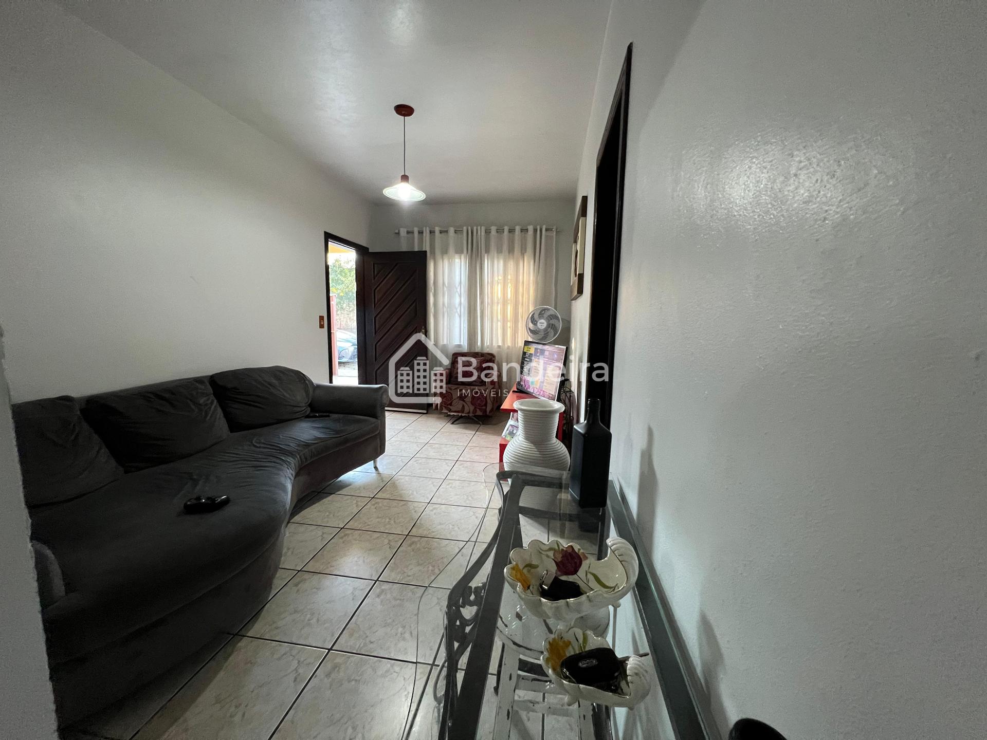 Casa com ótima localização, no bairro São João ACEITA FINANCIA...