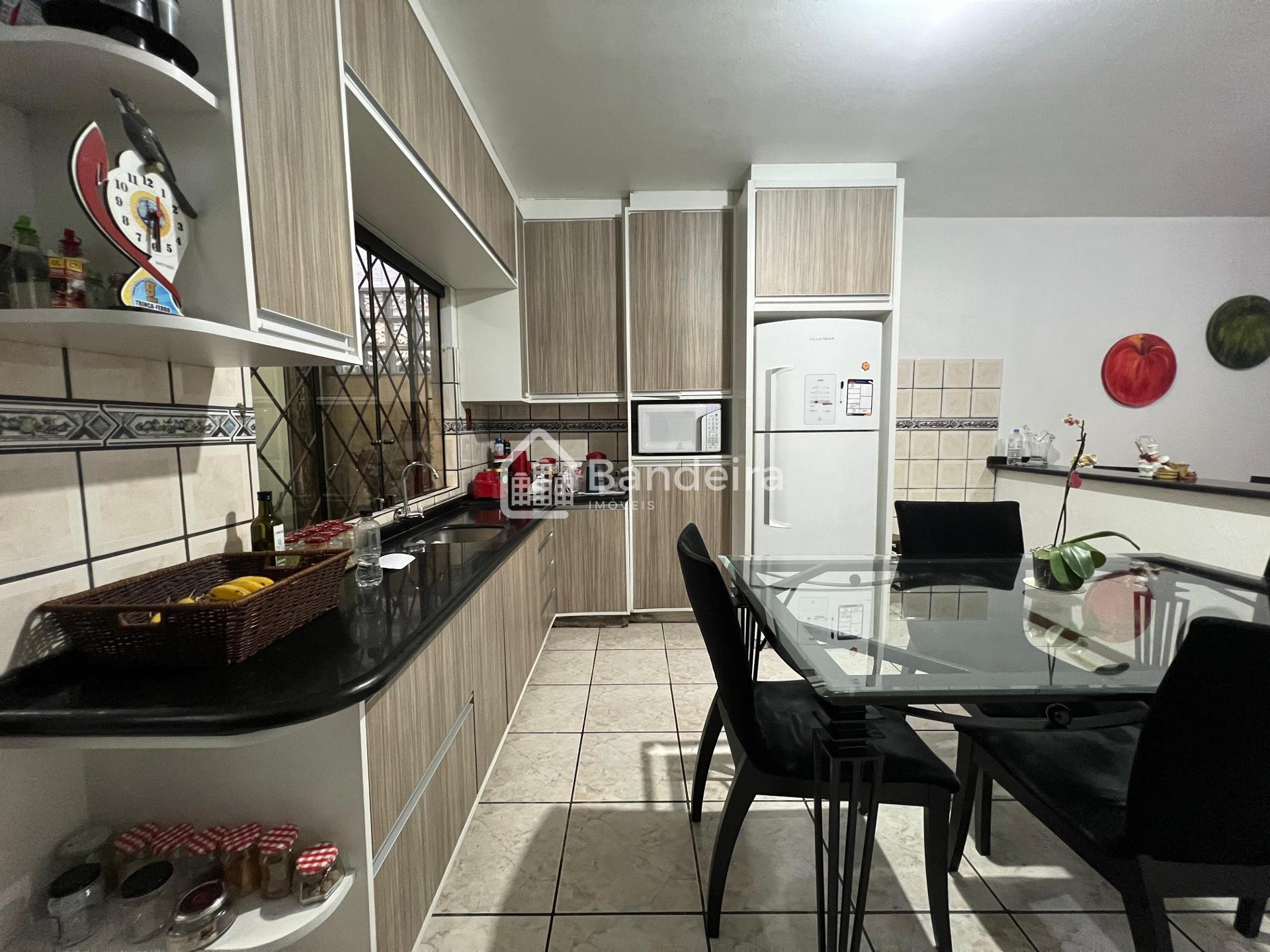 Casa com ótima localização, no bairro São João ACEITA FINANCIA...
