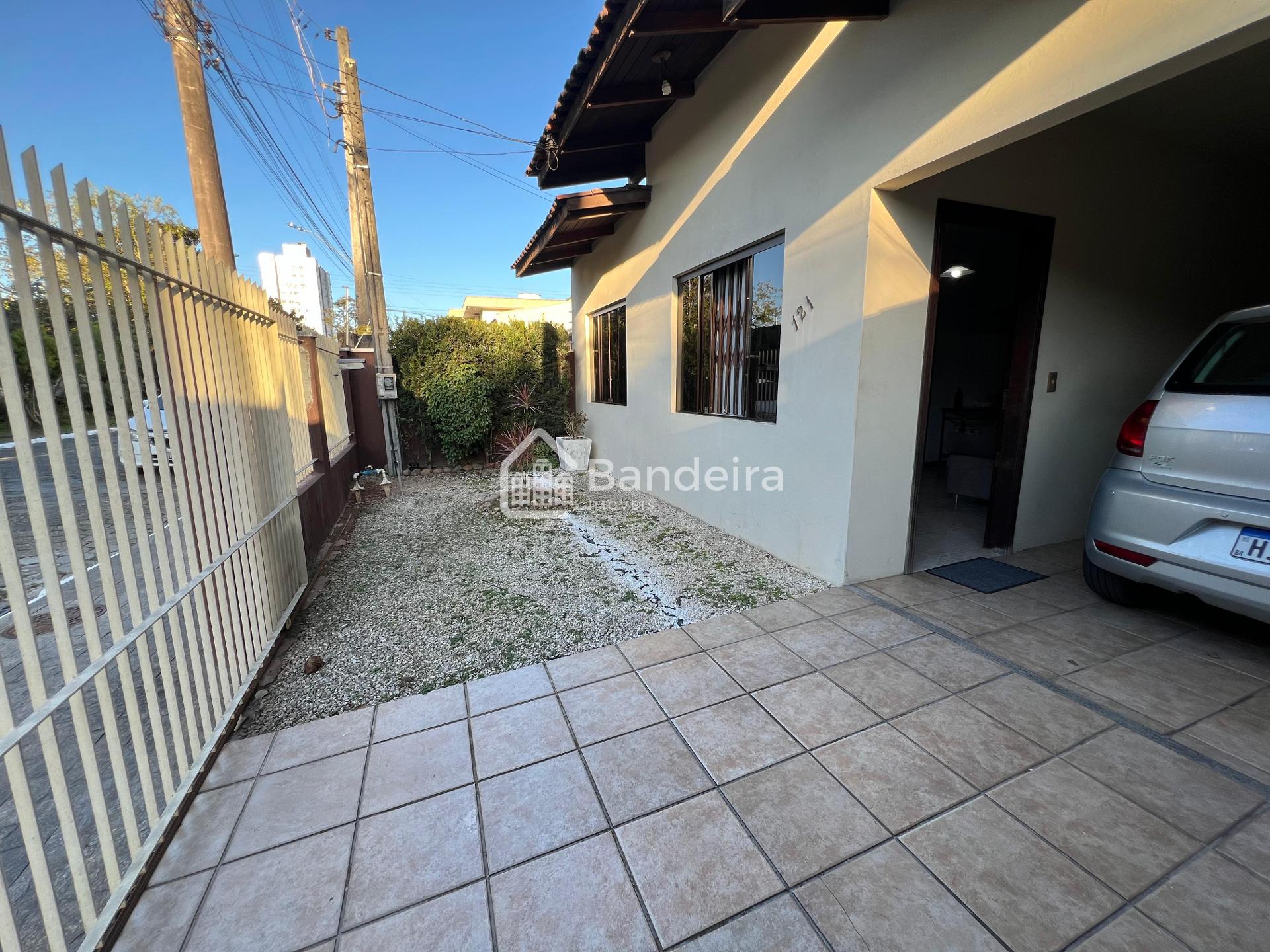 Casa com ótima localização, no bairro São João ACEITA FINANCIA...