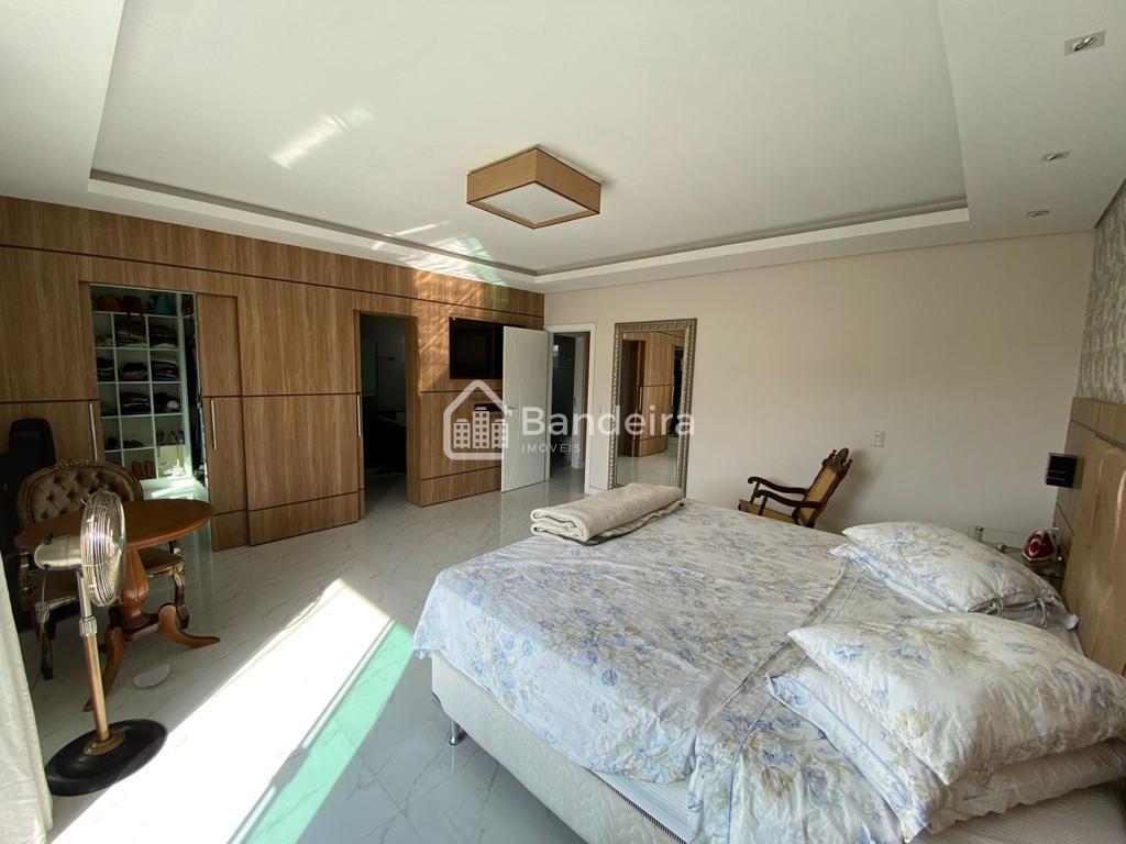 Casa à venda, São João, ITAJAI com tres quartos mais uma suíte...