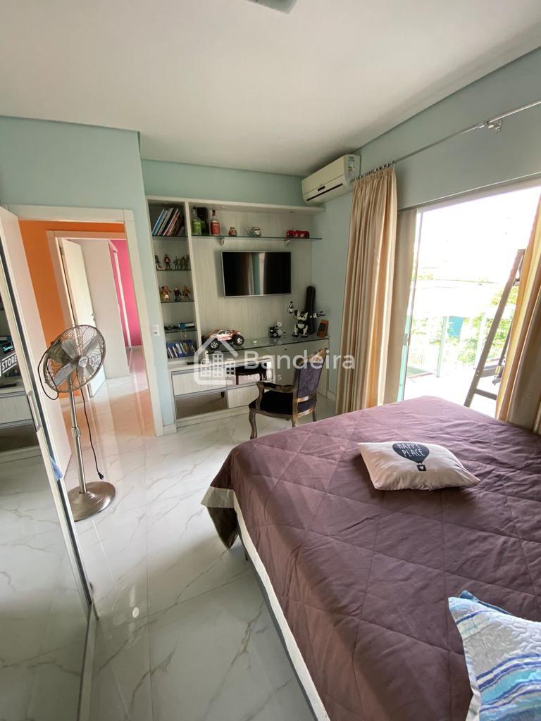 Casa à venda, São João, ITAJAI com tres quartos mais uma suíte...