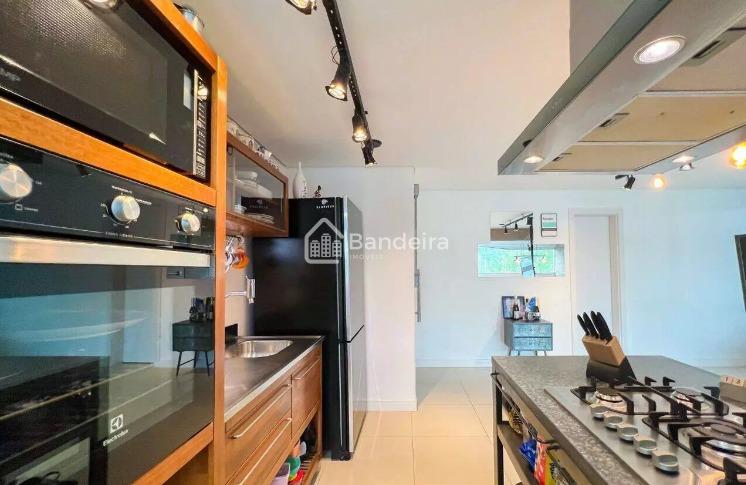 Apartamento mobiliado com 2 suítes em localização privilegiada...