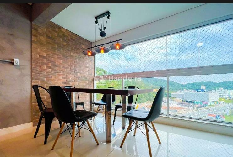 Apartamento mobiliado com 2 suítes em localização privilegiada...