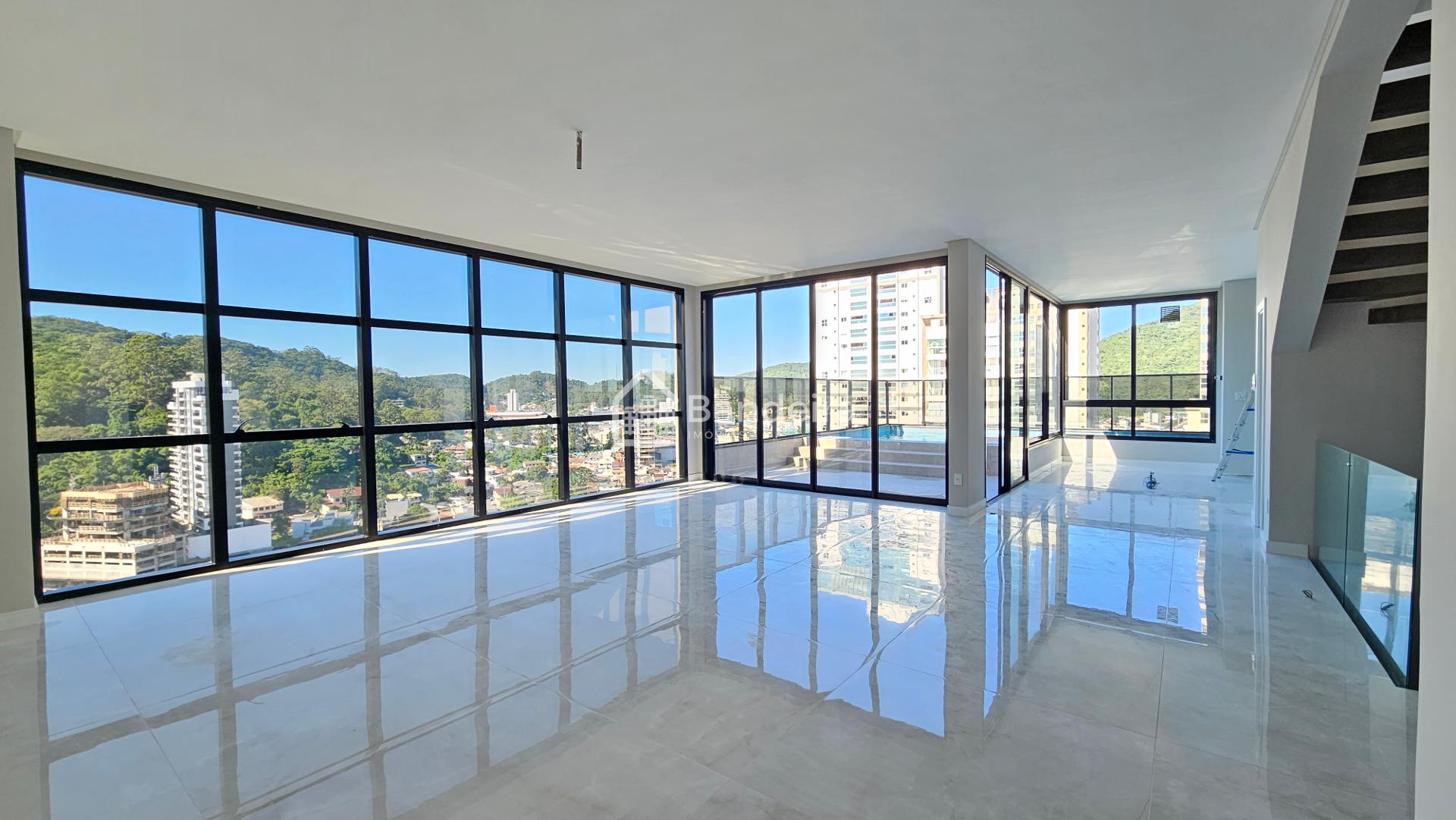 Tríplex no bairro Fazenda, novo com piscina privativa à venda,...