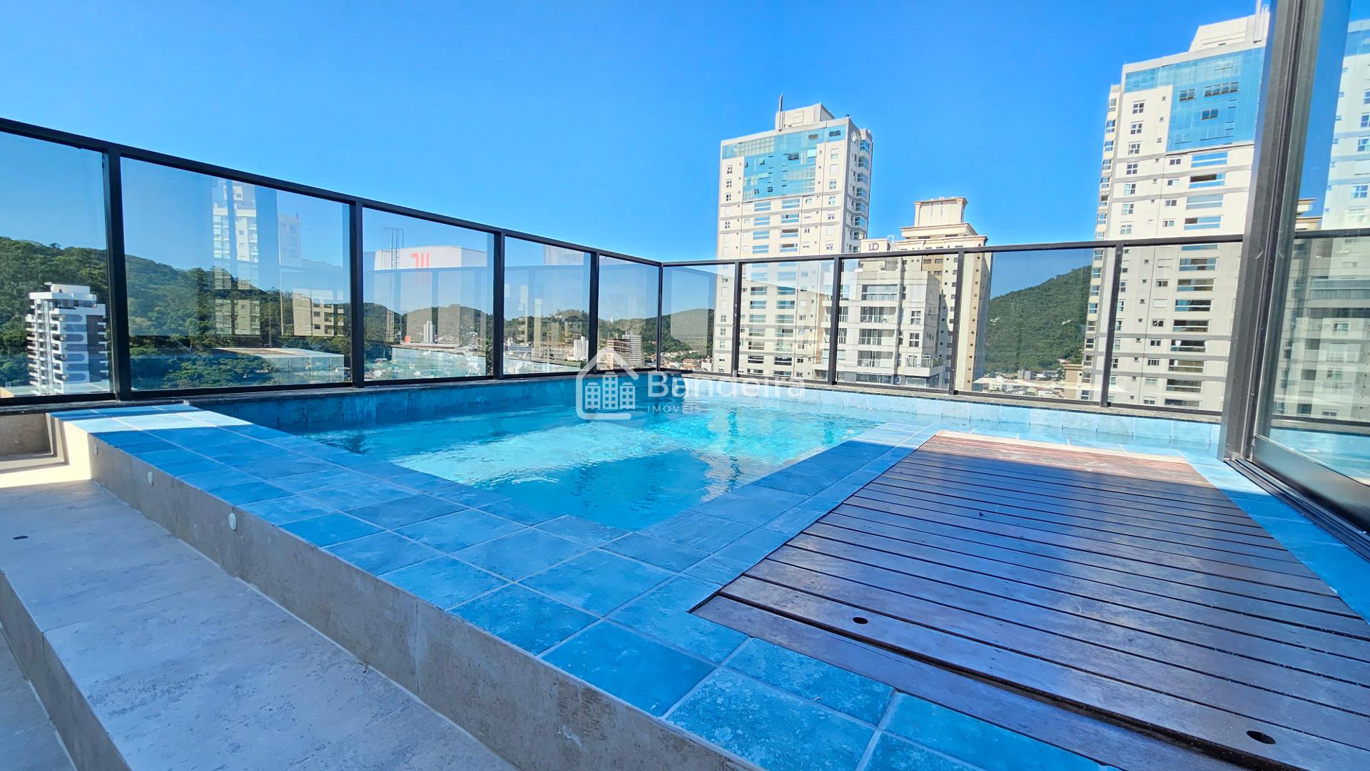 Tríplex no bairro Fazenda, novo com piscina privativa à venda,...