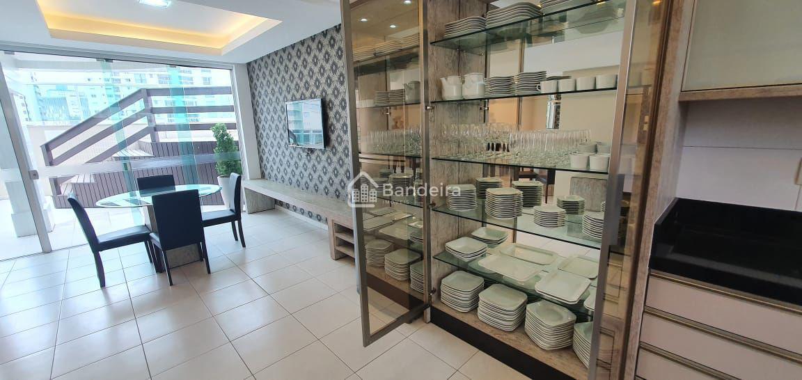 Apartamento na rua XV de Novembro no Centro da Cidade com três...