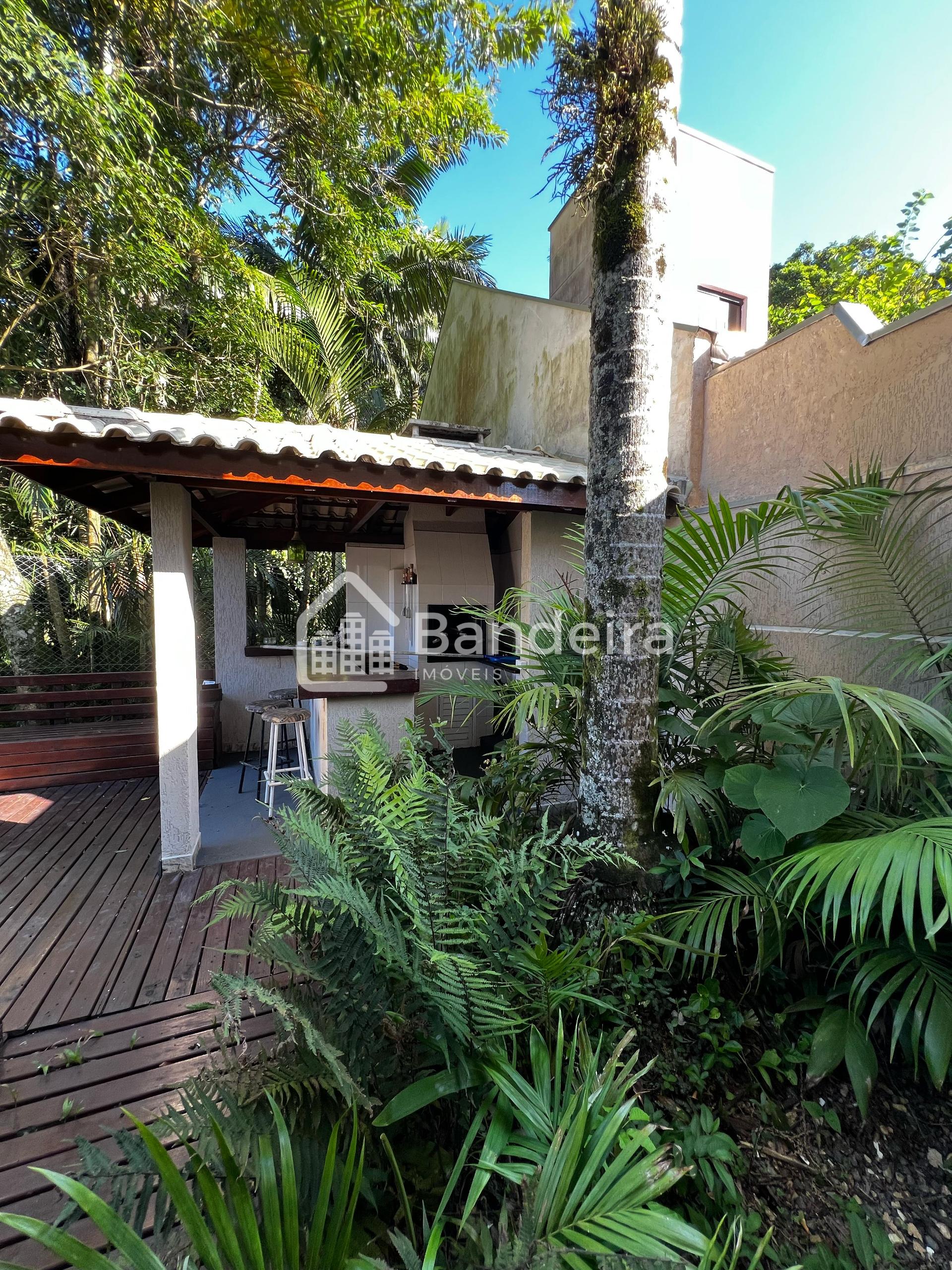 Casa à venda, Cabeçudas, ITAJAI - SC, próximo a praia com piscina