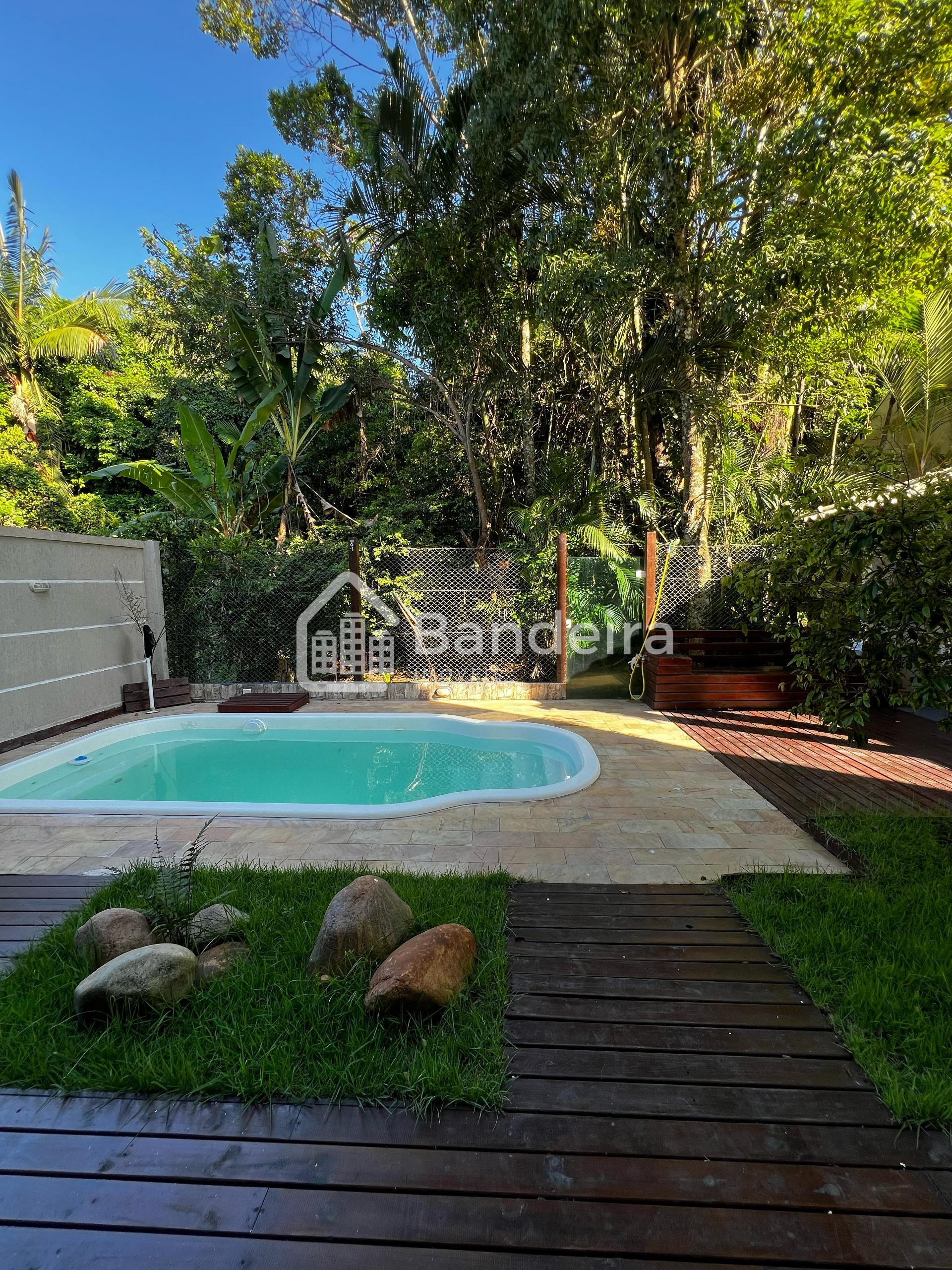 Casa à venda, Cabeçudas, ITAJAI - SC, próximo a praia com piscina