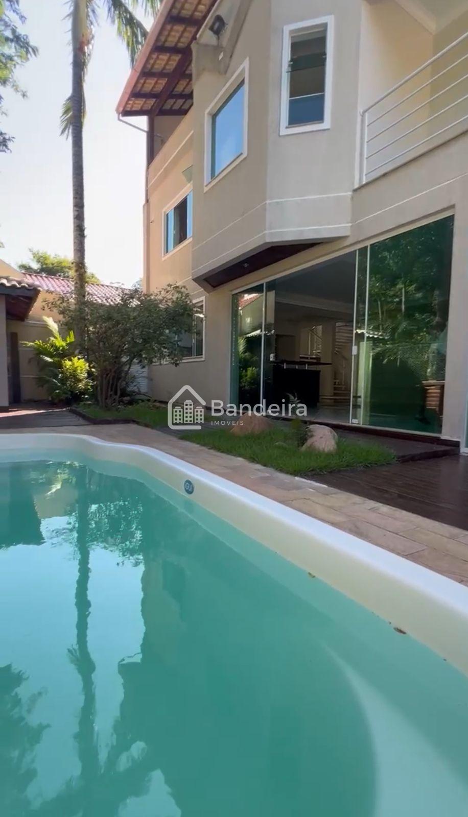 Casa à venda, Cabeçudas, ITAJAI - SC, próximo a praia com piscina