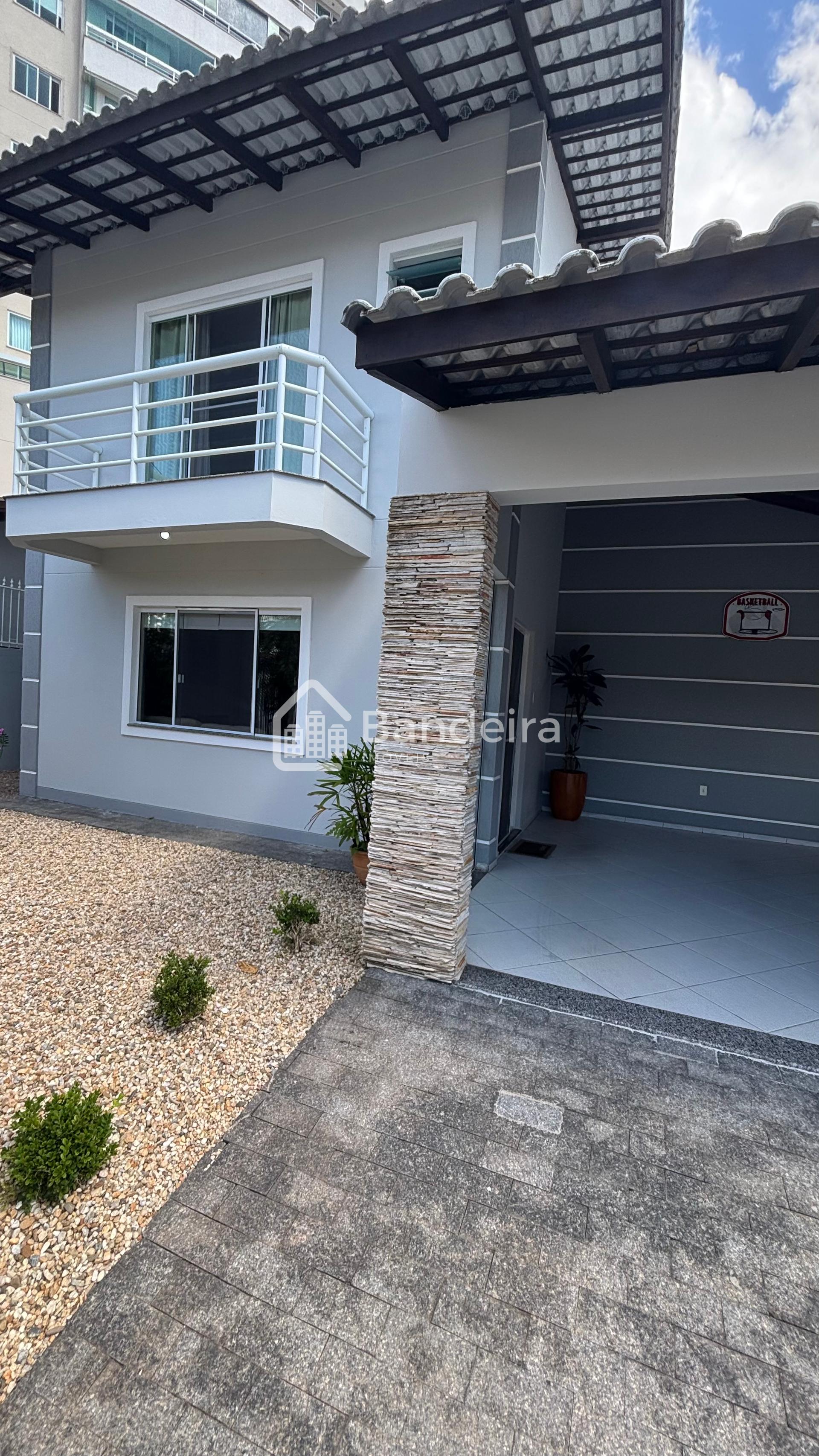 Casa no centro, no coração de Itajaí, com fácil acesso as prai...