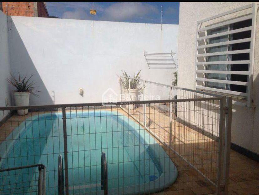 Linda casa á venda no Santa Regina com dois dormitórios sendo ...