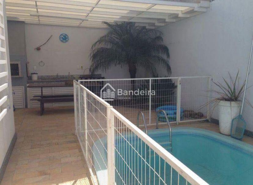 Linda casa á venda no Santa Regina com dois dormitórios sendo ...