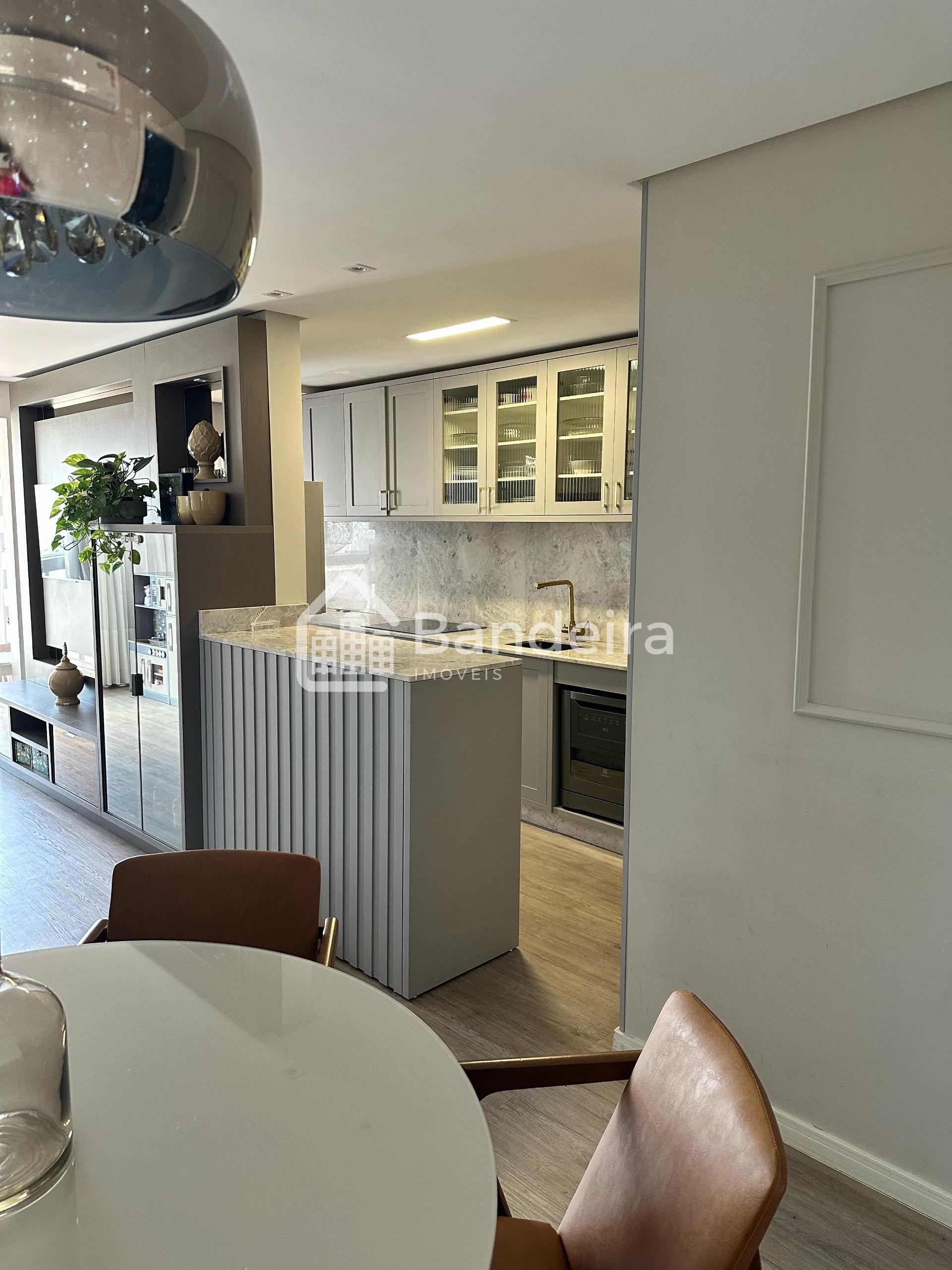 Apartamento mobiliado e equipado no centro de Itajaí, imperdível