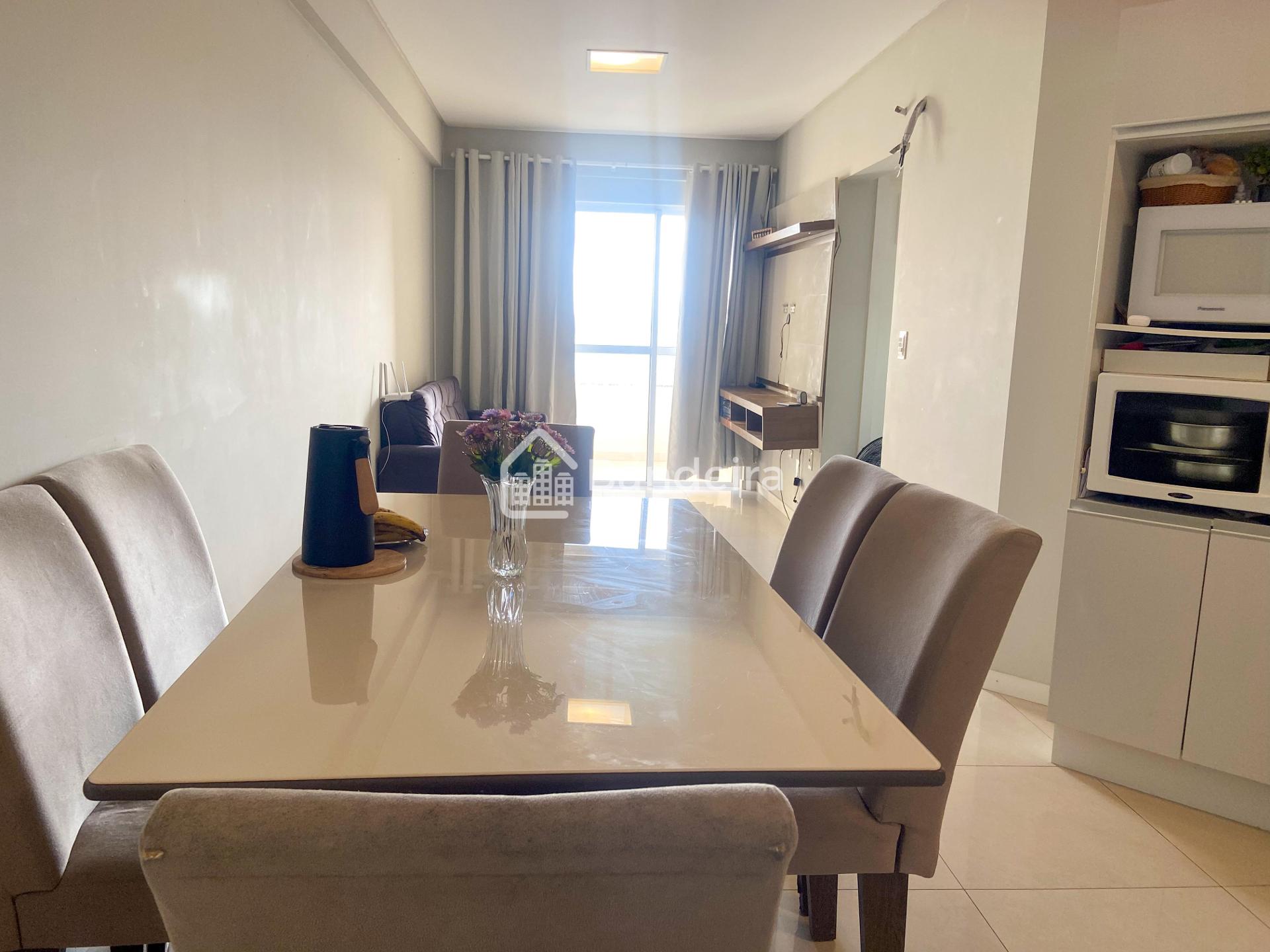 Apartamento semi mobiliado com bela vista, suíte mais um dormi...