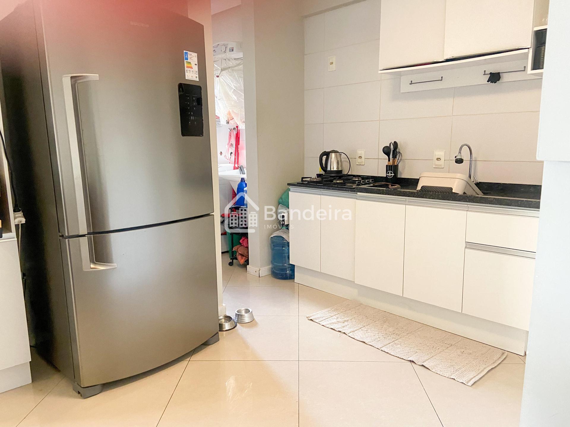Apartamento semi mobiliado com bela vista, suíte mais um dormi...