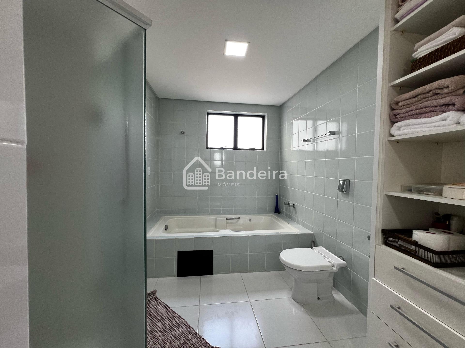 Apartamento Rua Camboriú, com mais de 296m2, todo mobiliado.