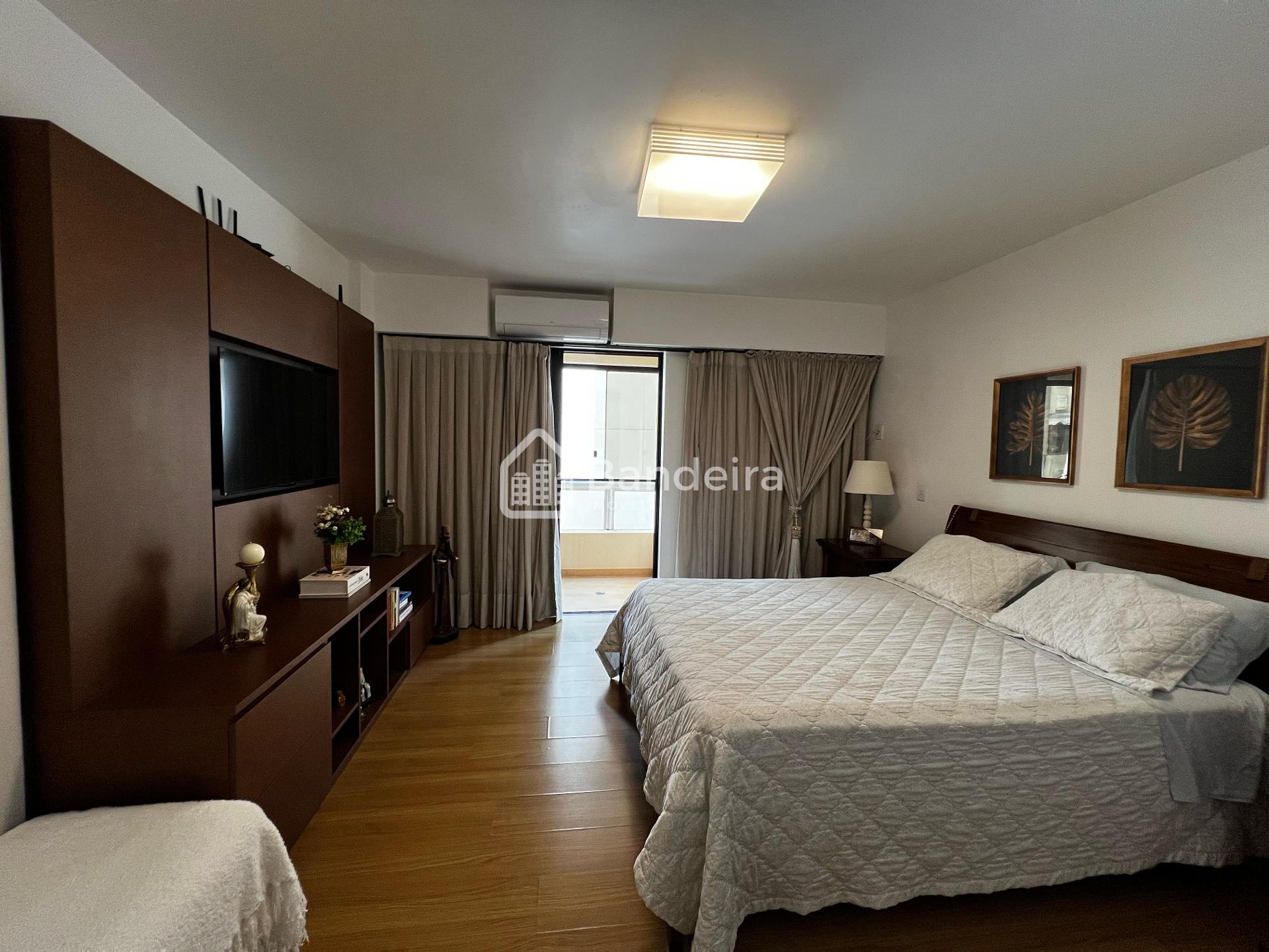 Apartamento Rua Camboriú, com mais de 296m2, todo mobiliado.