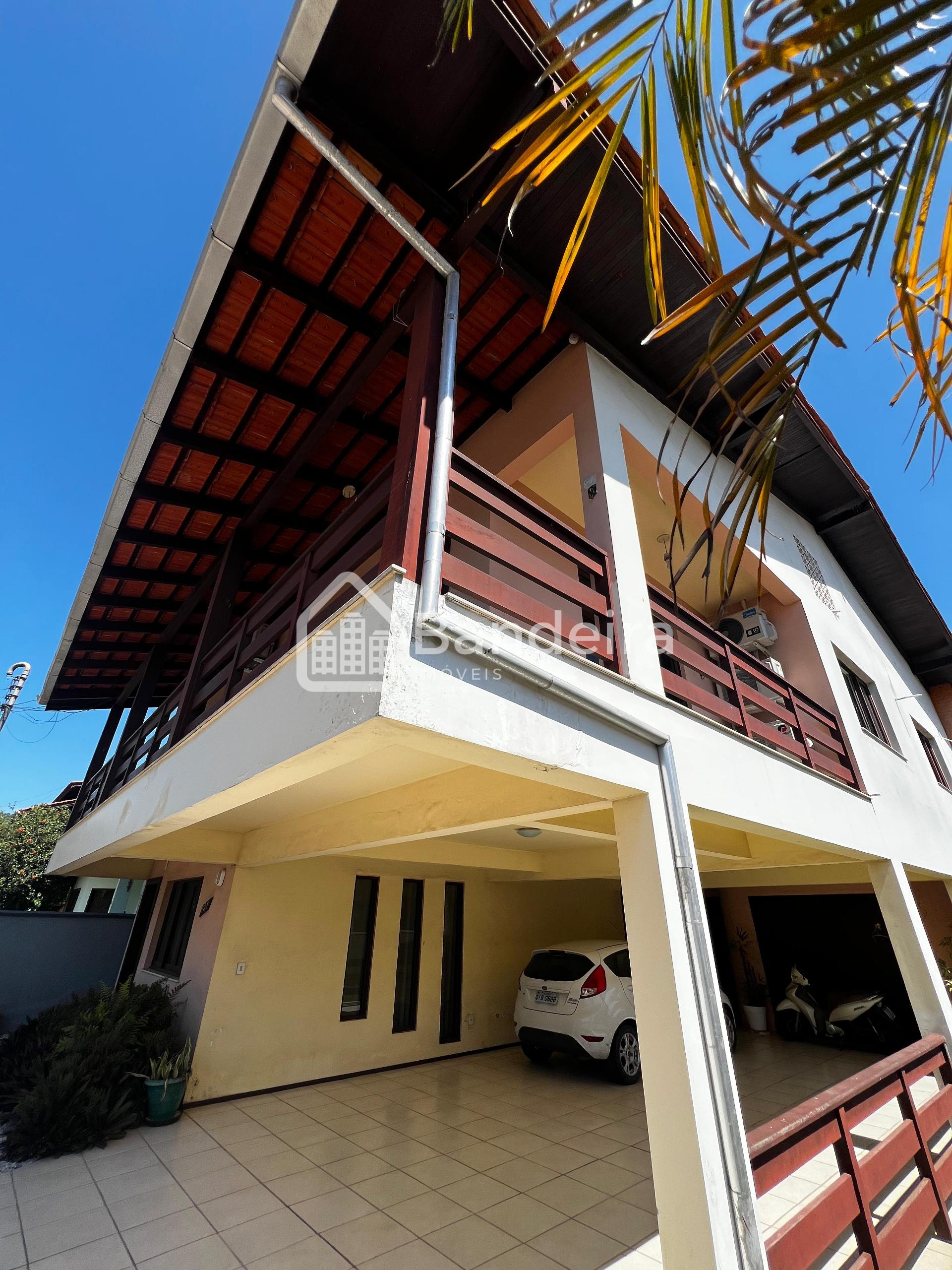 Casa Com Piscina á venda no Bairro Dom Bosco próximo a rua Ind...