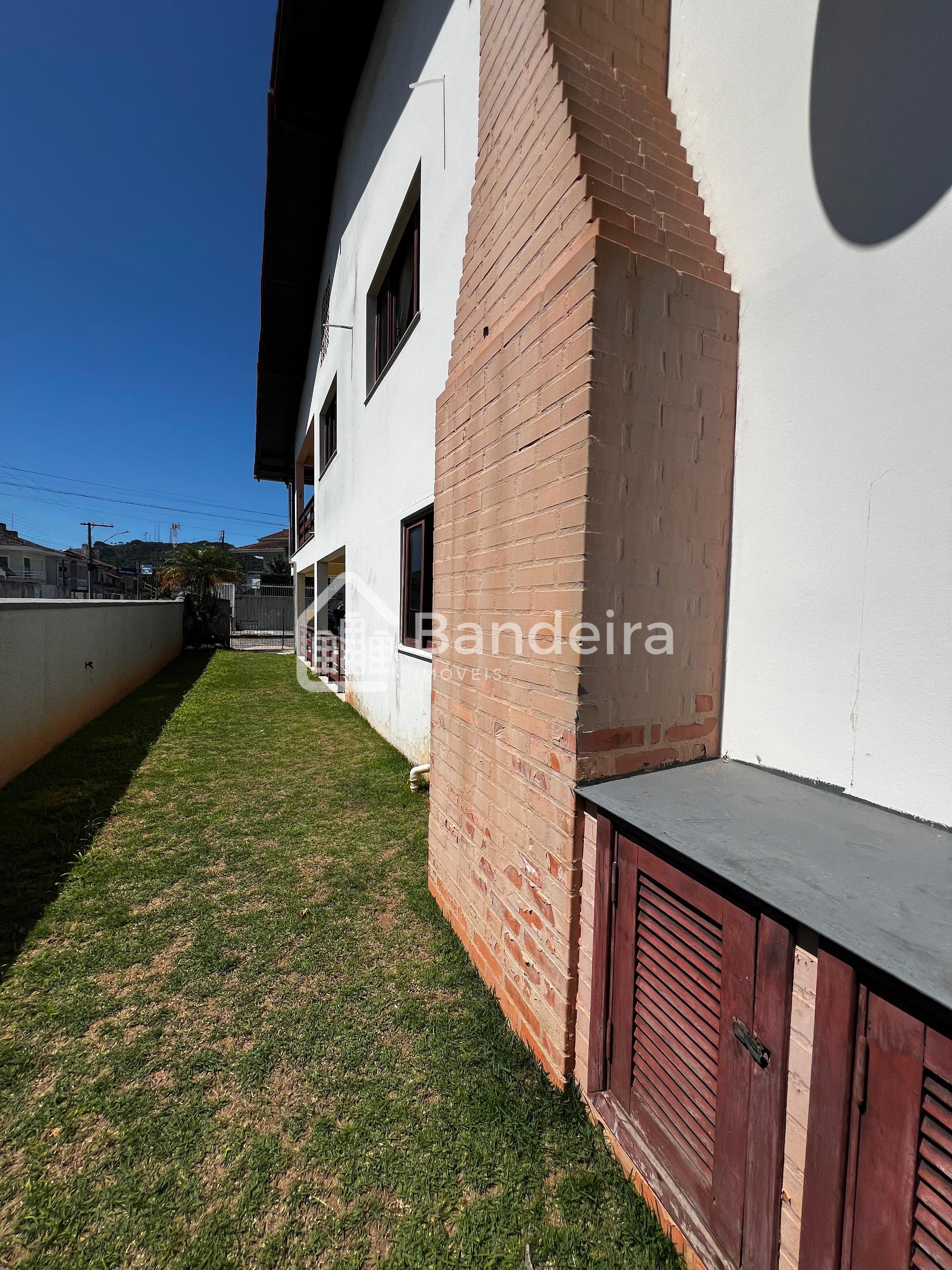 Casa Com Piscina á venda no Bairro Dom Bosco próximo a rua Ind...