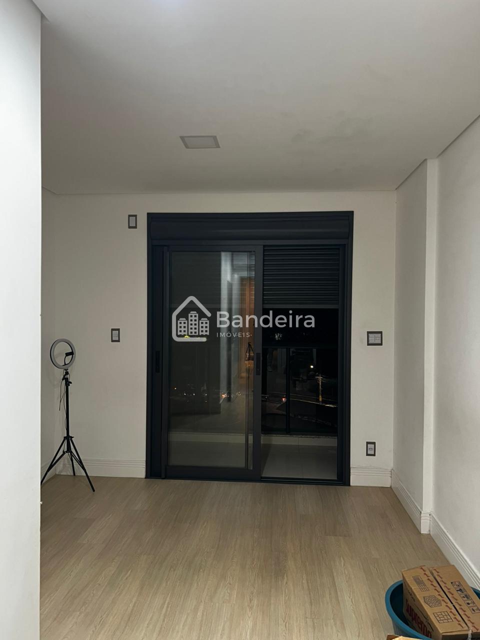 Locação anual, MOBILIADO Apartamento no Bairro Ressacada em It...