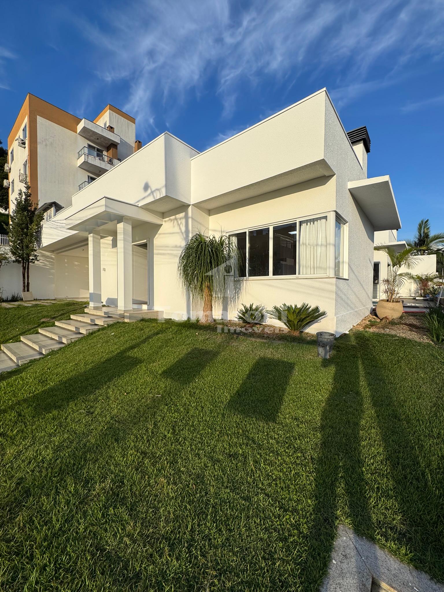 Você ira se encantar com essa incrível residência no bairro in...