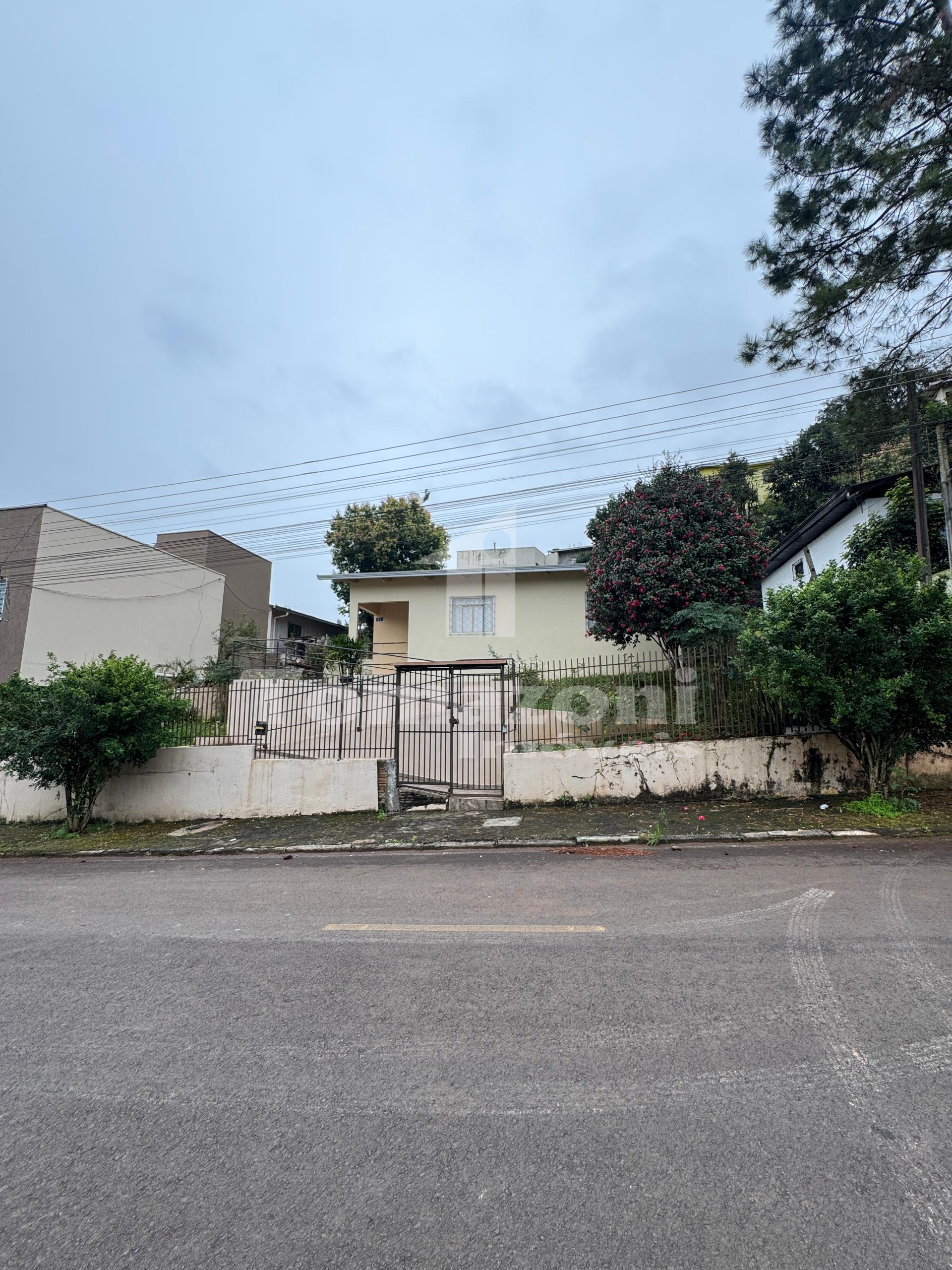 Casa a venda no Bairro Cristo Rei com excelente terreno de 513...
