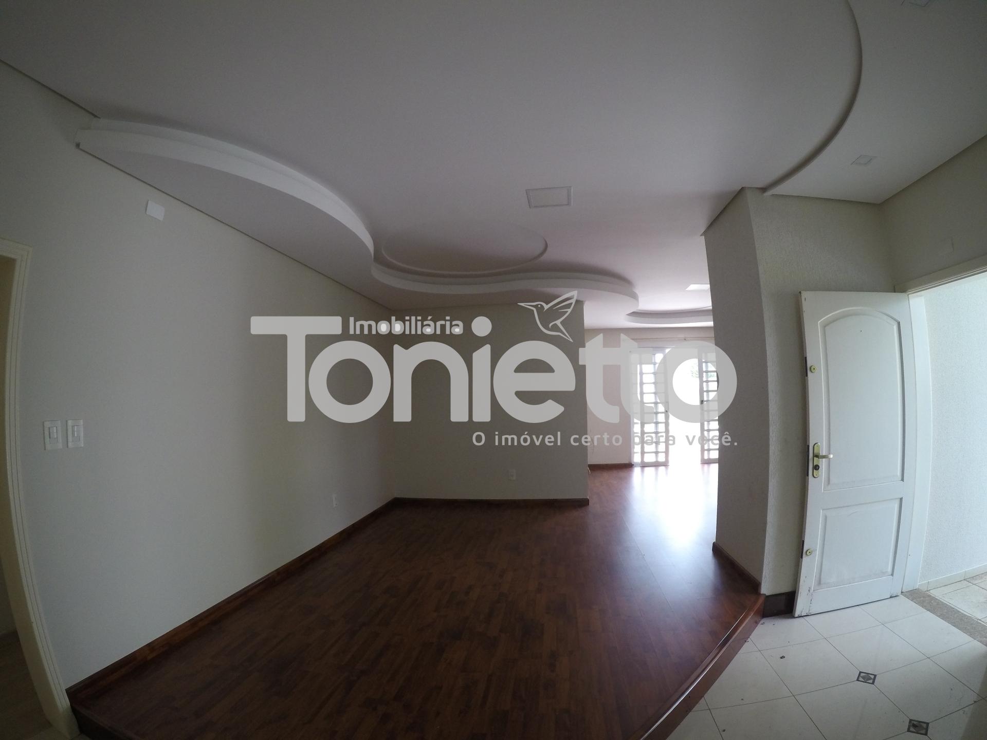 CASA - CENTRO SUL - DOIS VIZINHOS - PR