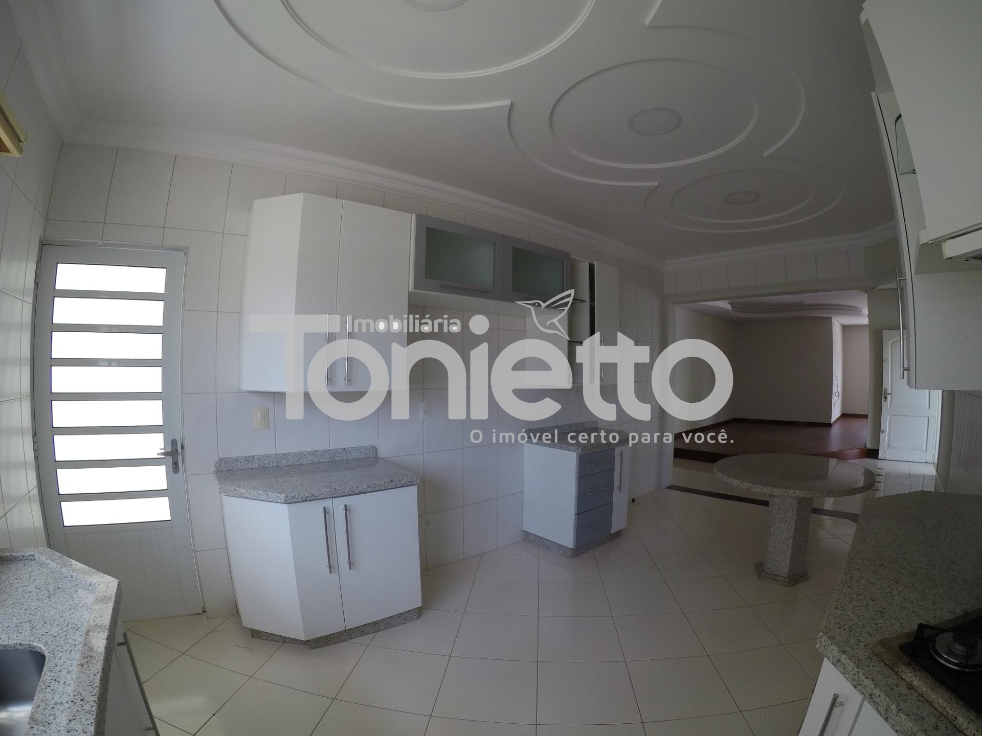 CASA - CENTRO SUL - DOIS VIZINHOS - PR