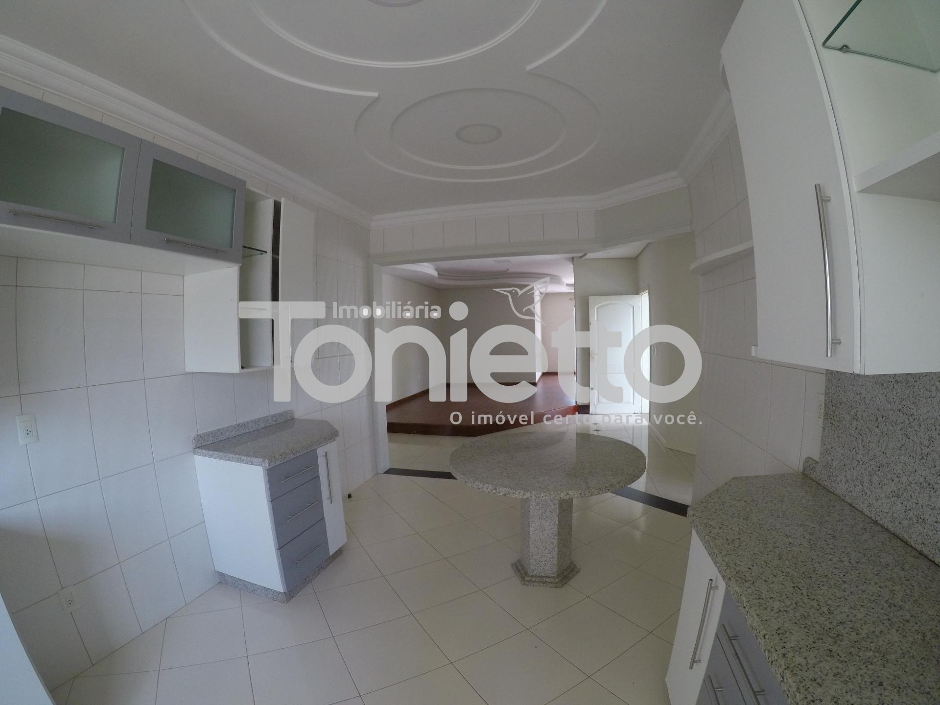 CASA - CENTRO SUL - DOIS VIZINHOS - PR