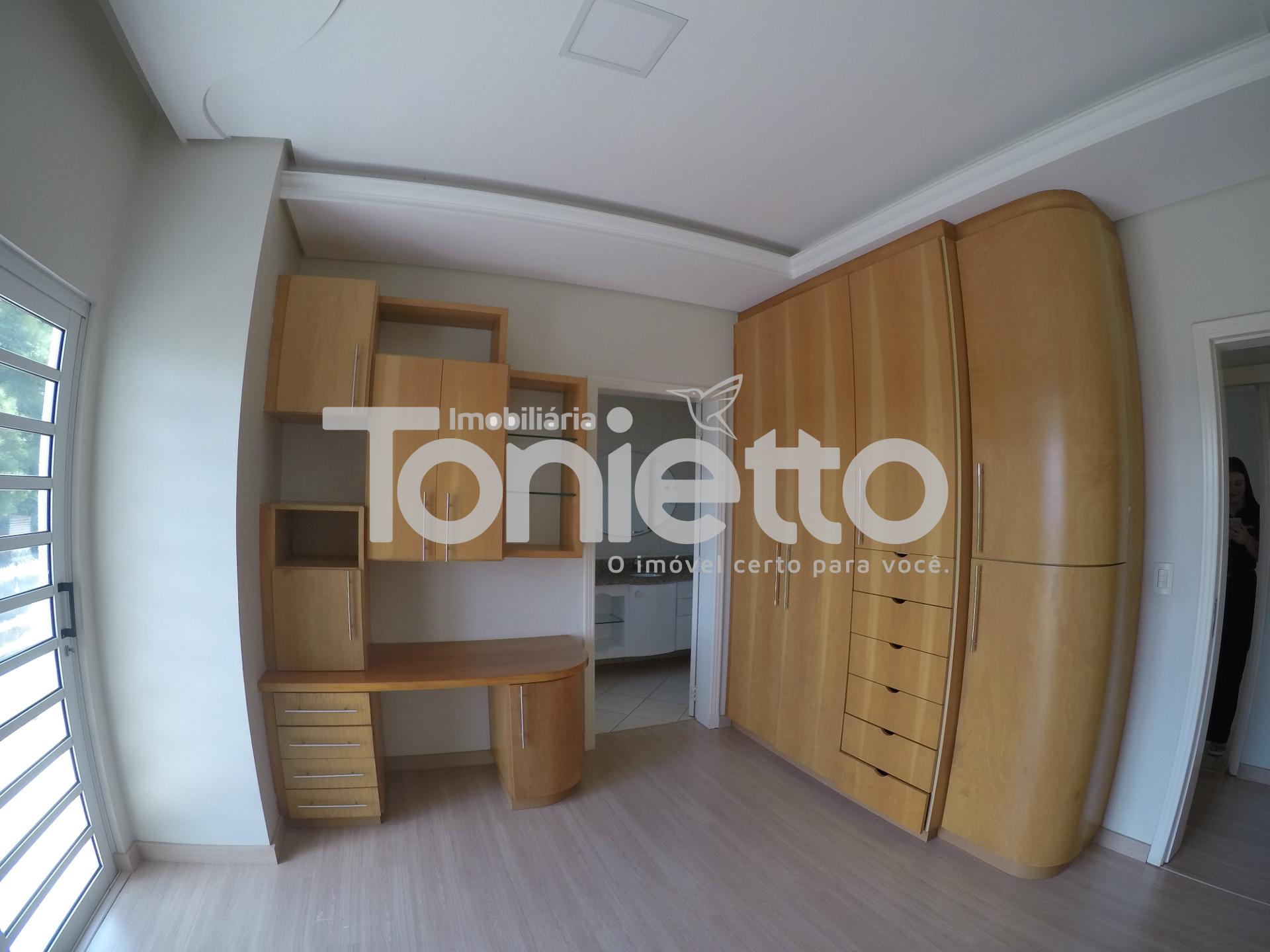 CASA - CENTRO SUL - DOIS VIZINHOS - PR