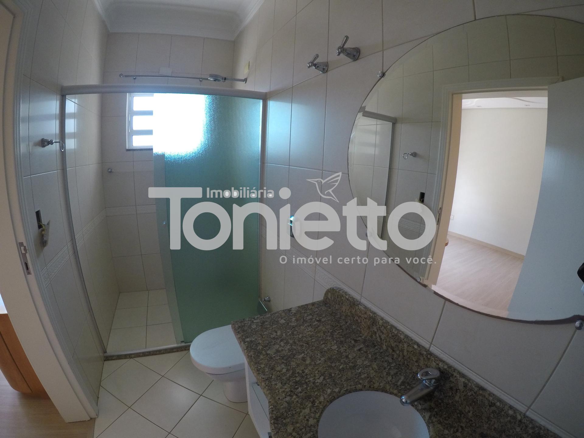 CASA - CENTRO SUL - DOIS VIZINHOS - PR