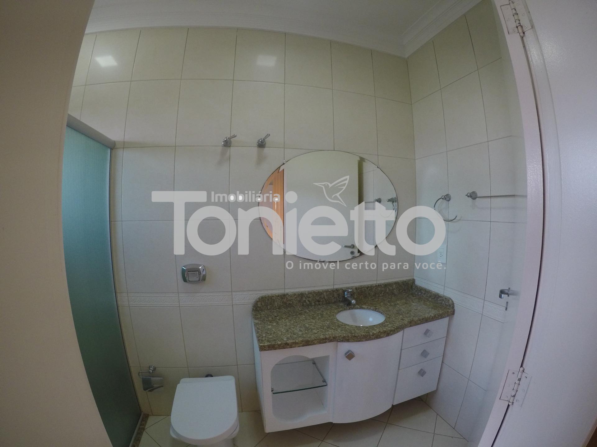 CASA - CENTRO SUL - DOIS VIZINHOS - PR