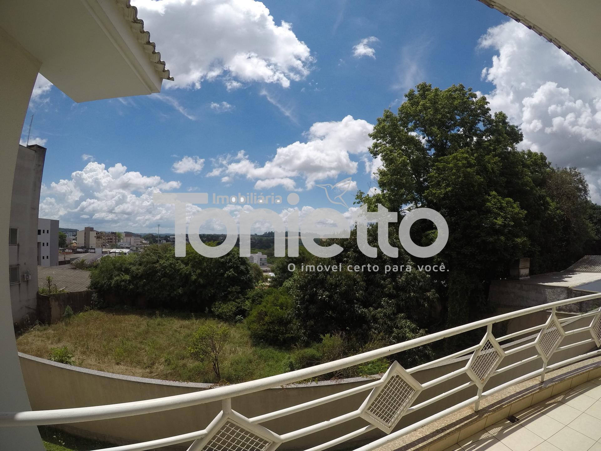 CASA - CENTRO SUL - DOIS VIZINHOS - PR