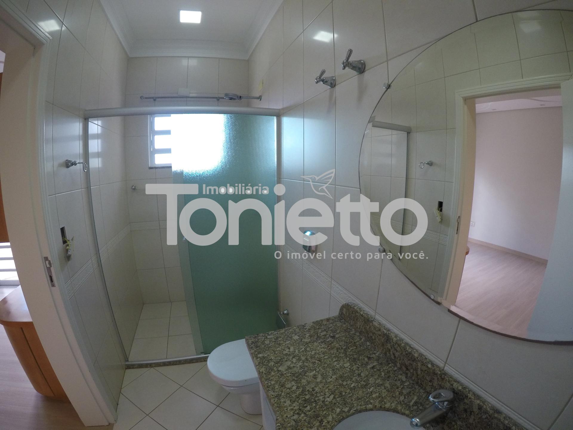 CASA - CENTRO SUL - DOIS VIZINHOS - PR