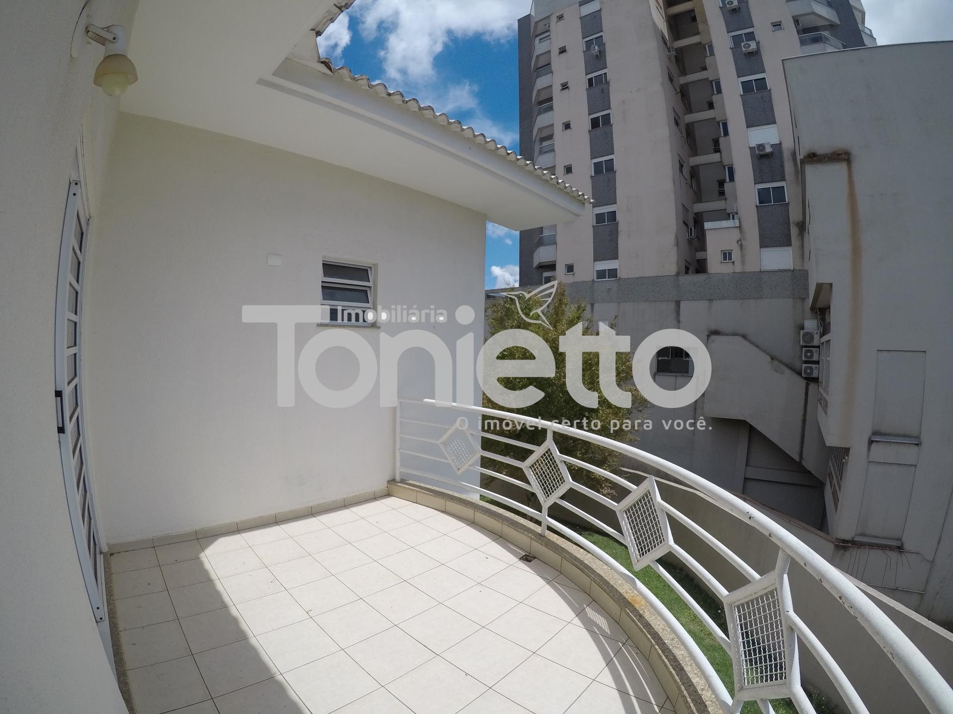 CASA - CENTRO SUL - DOIS VIZINHOS - PR