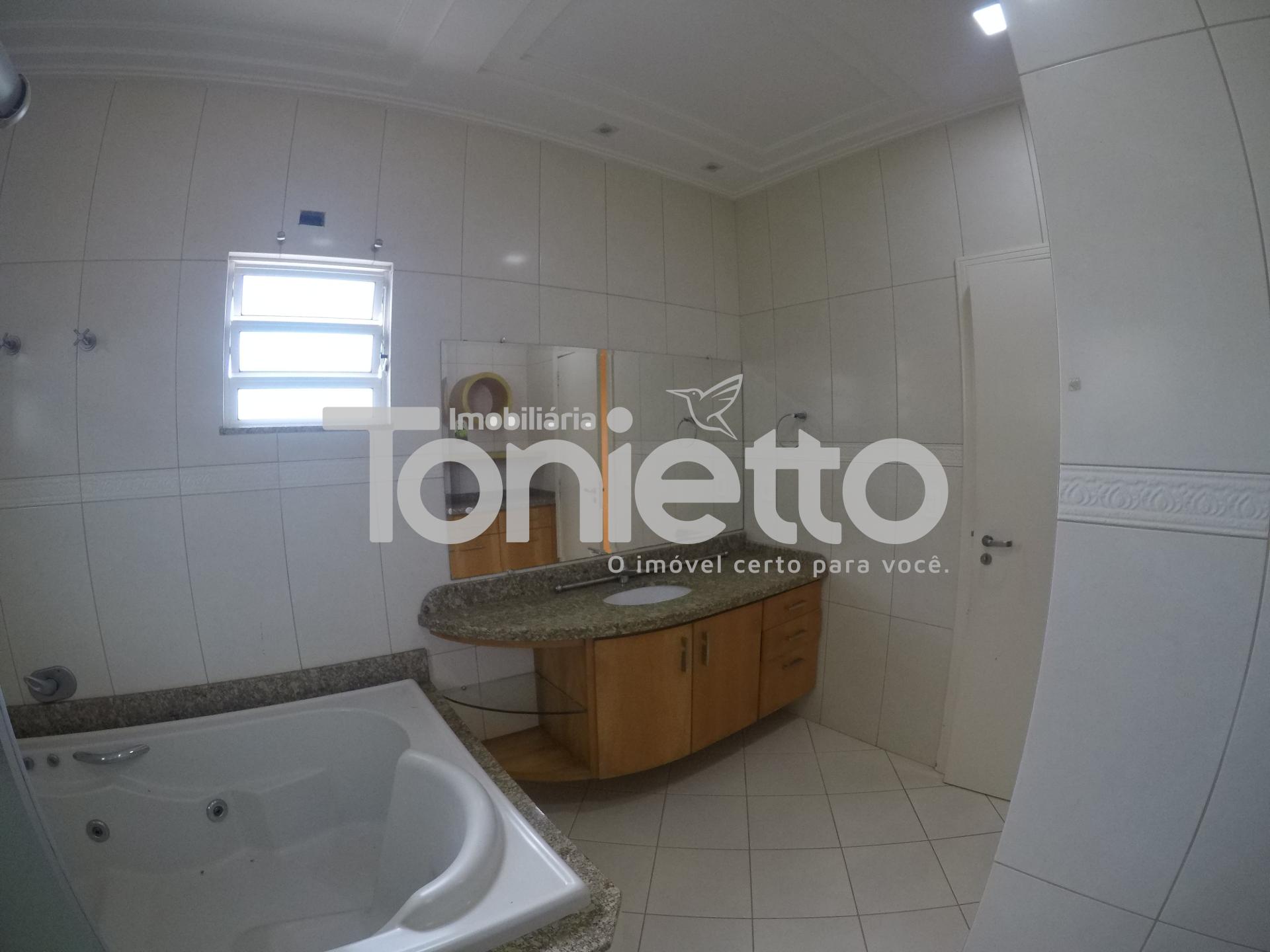 CASA - CENTRO SUL - DOIS VIZINHOS - PR