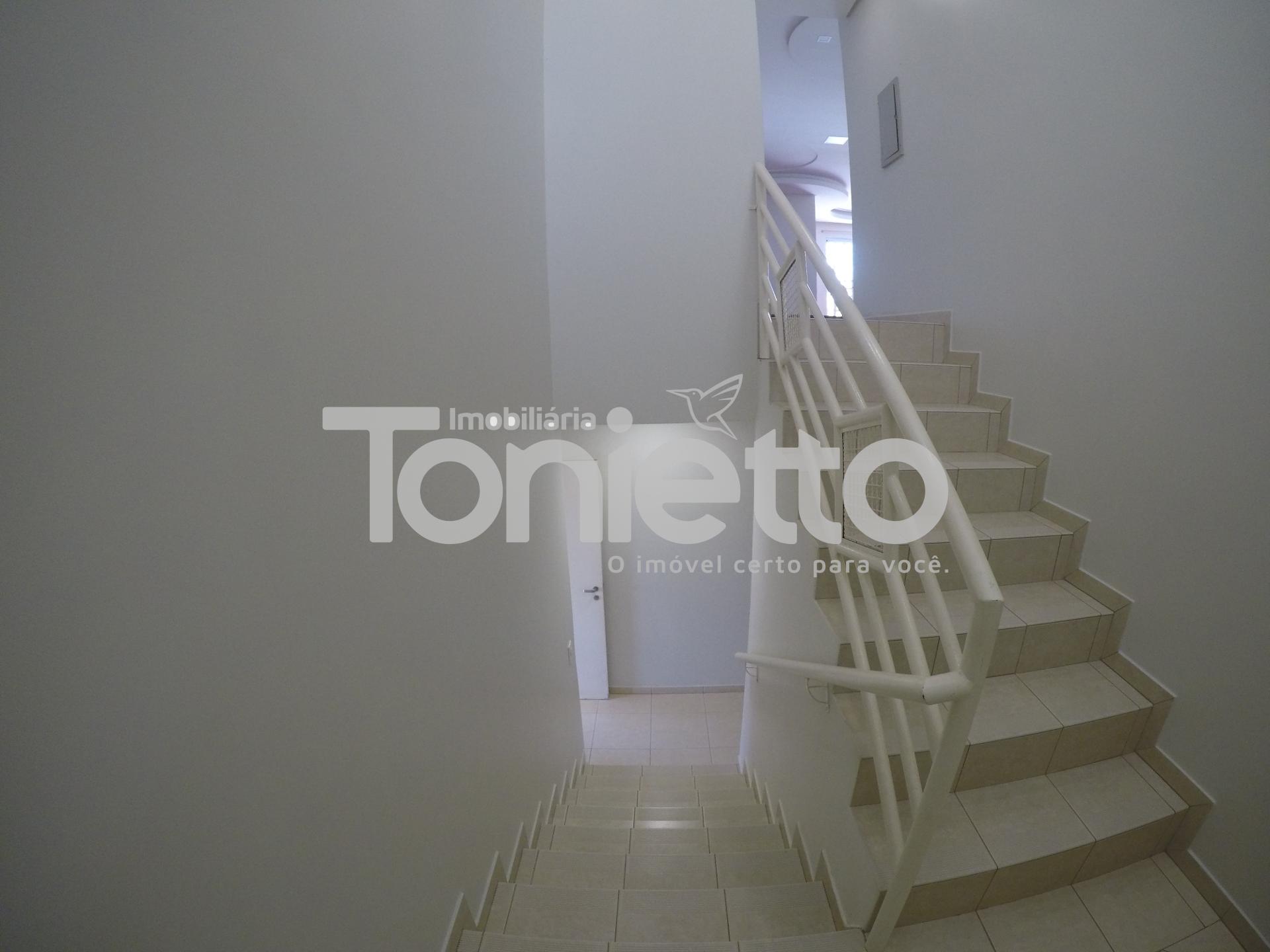 CASA - CENTRO SUL - DOIS VIZINHOS - PR