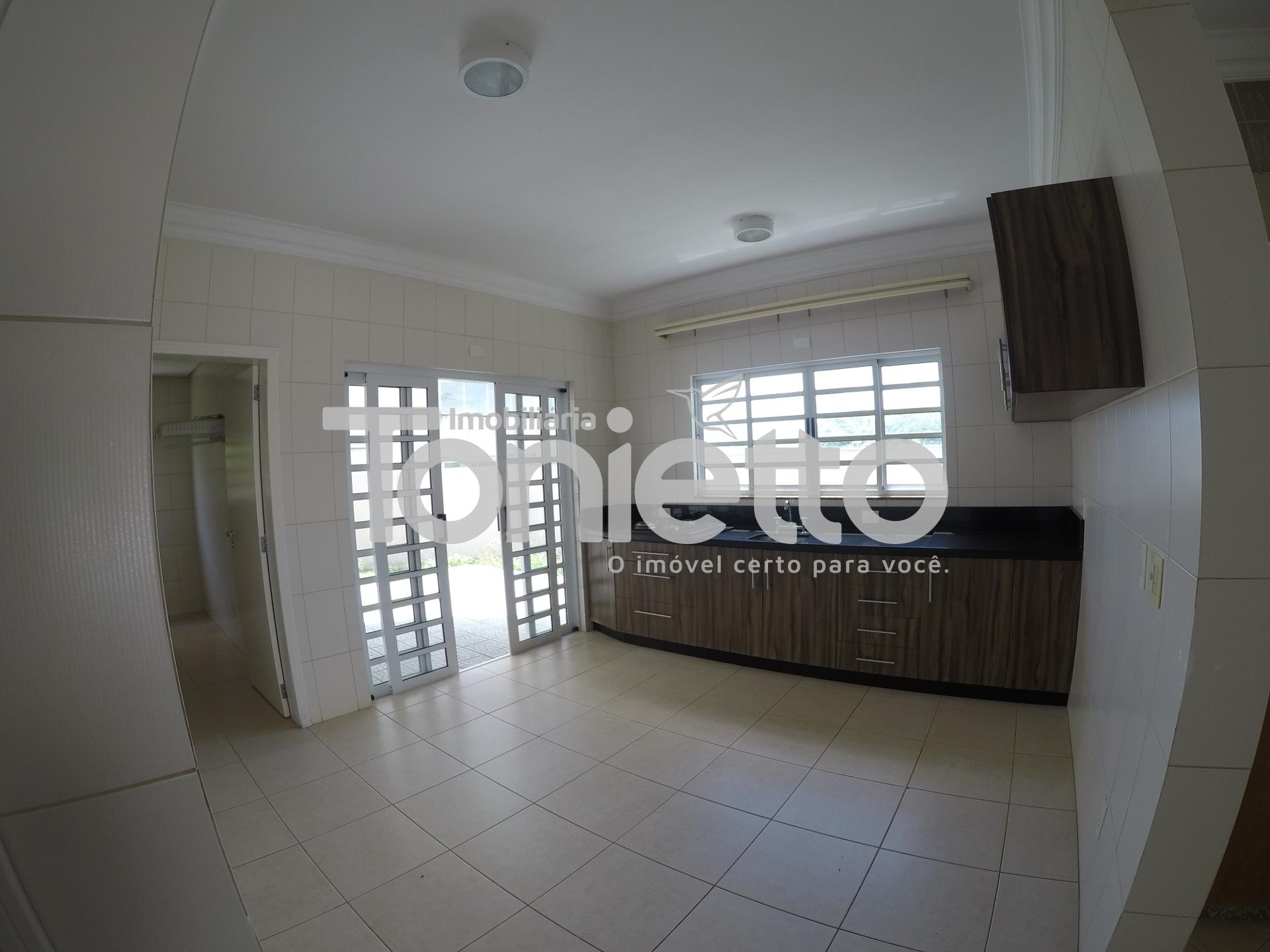 CASA - CENTRO SUL - DOIS VIZINHOS - PR