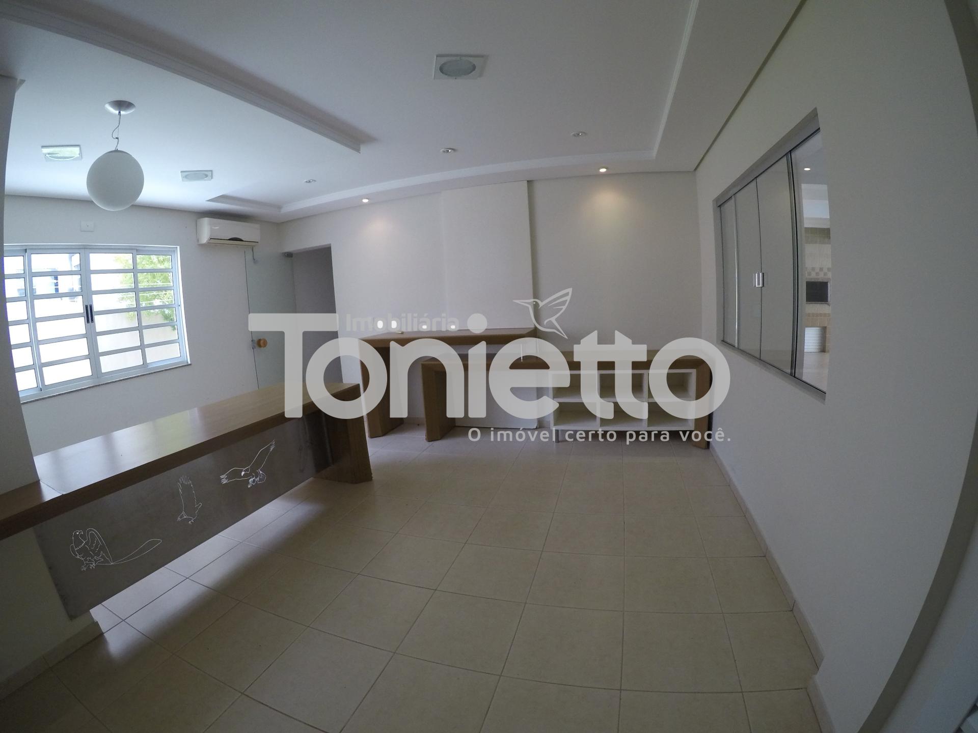 CASA - CENTRO SUL - DOIS VIZINHOS - PR